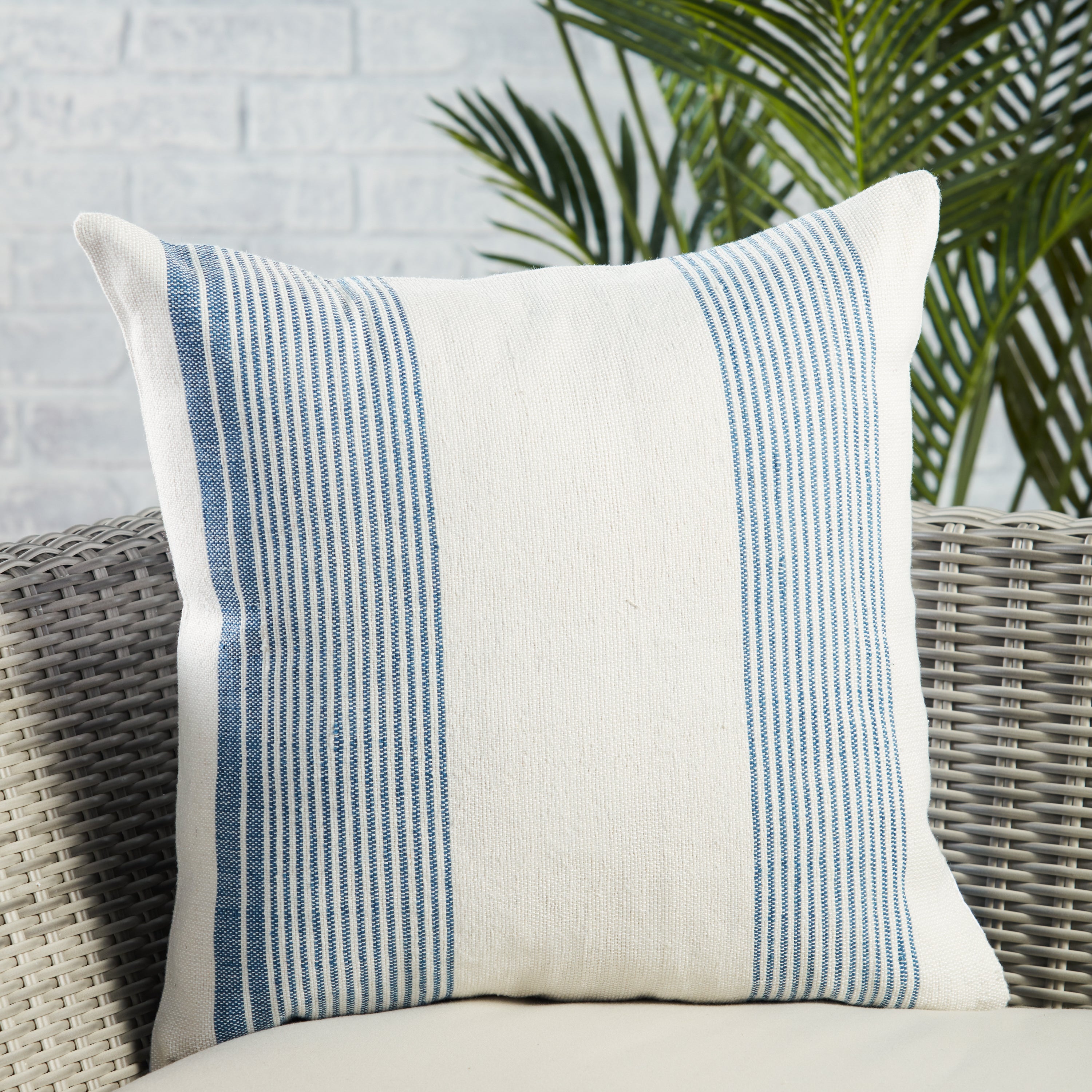 Jaipur Living Parque Pillow - Blue/Ivory (ACA04)