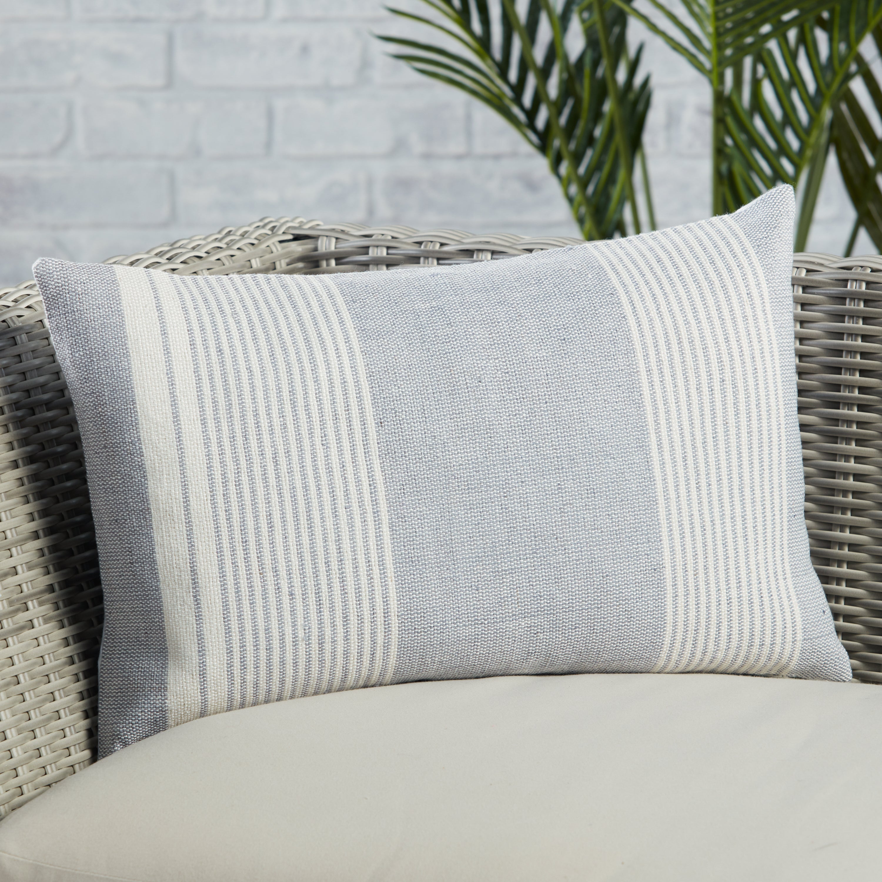 Jaipur Living Carinda Pillow - Gray/Ivory (ACA07)