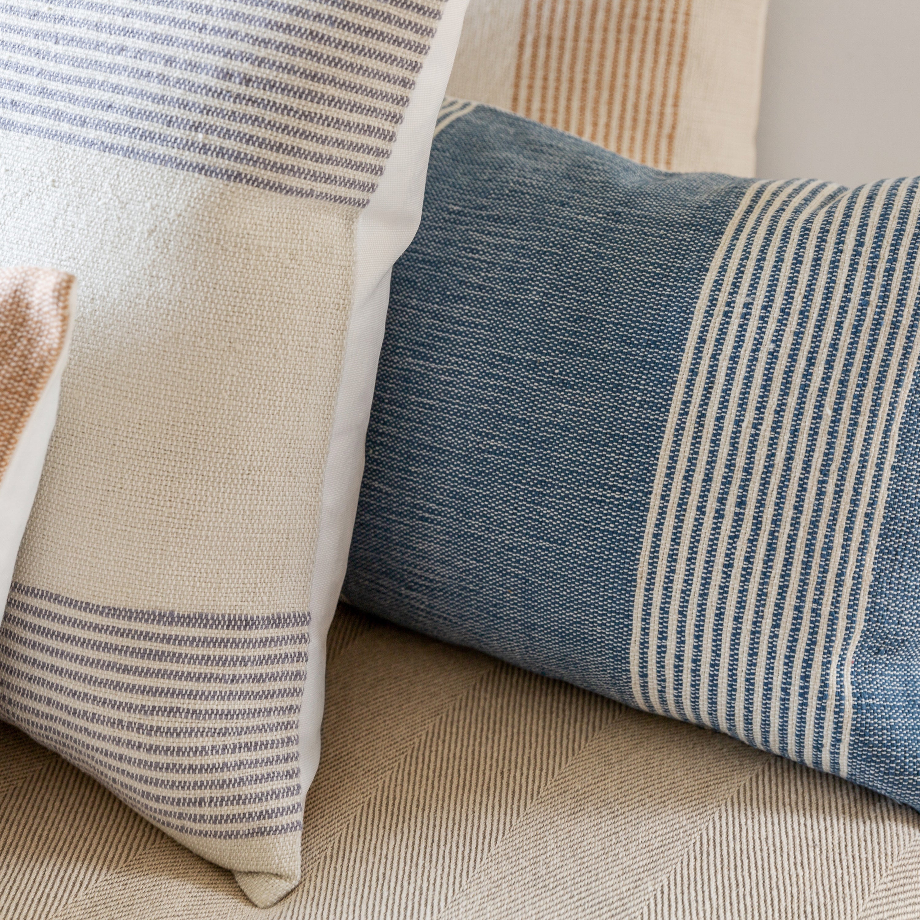 Jaipur Living Carinda Pillow - Blue/Ivory (ACA08)