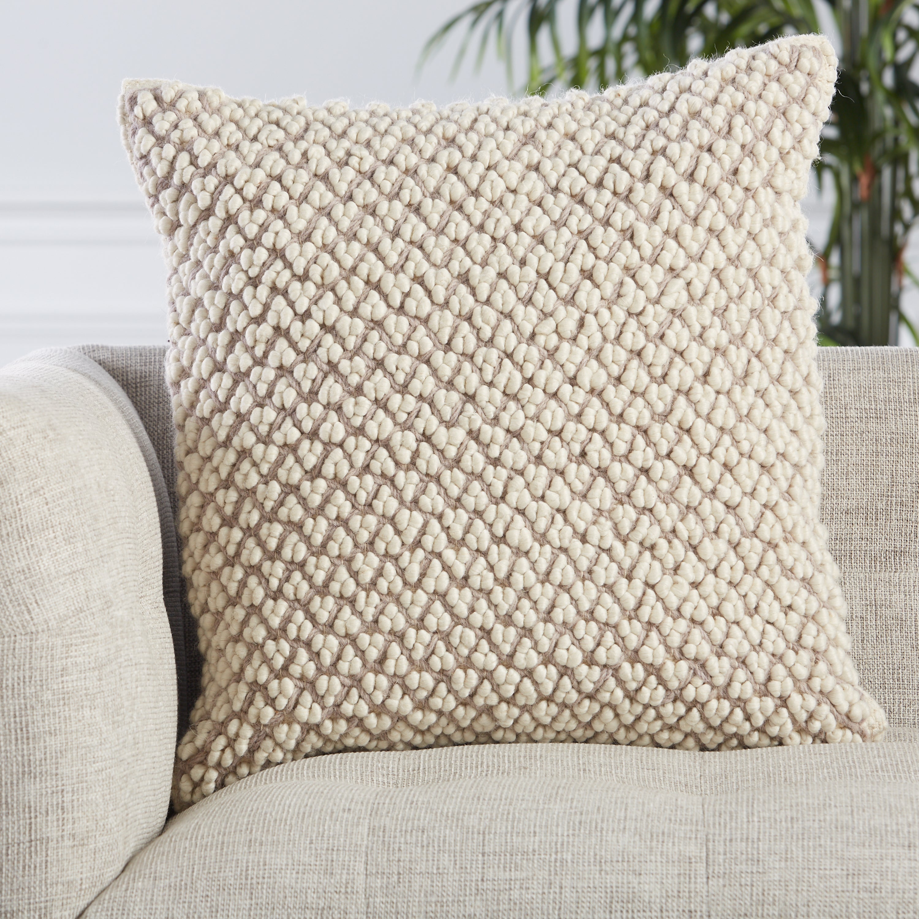 Jaipur Living Madur Pillow - Light Taupe/Ivory (AGO03)