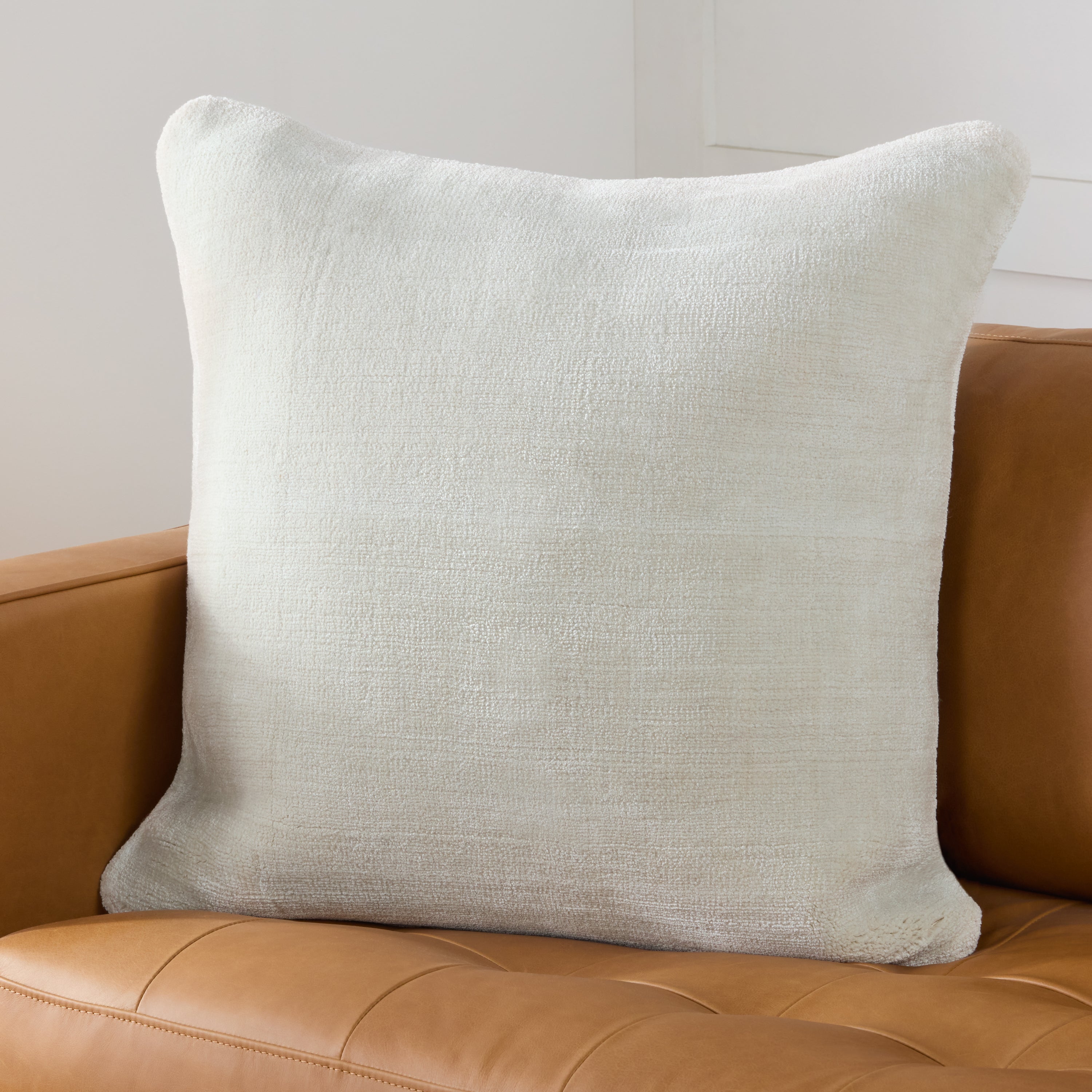Jaipur Living Illumine Pillow - Ivory (ALU01)