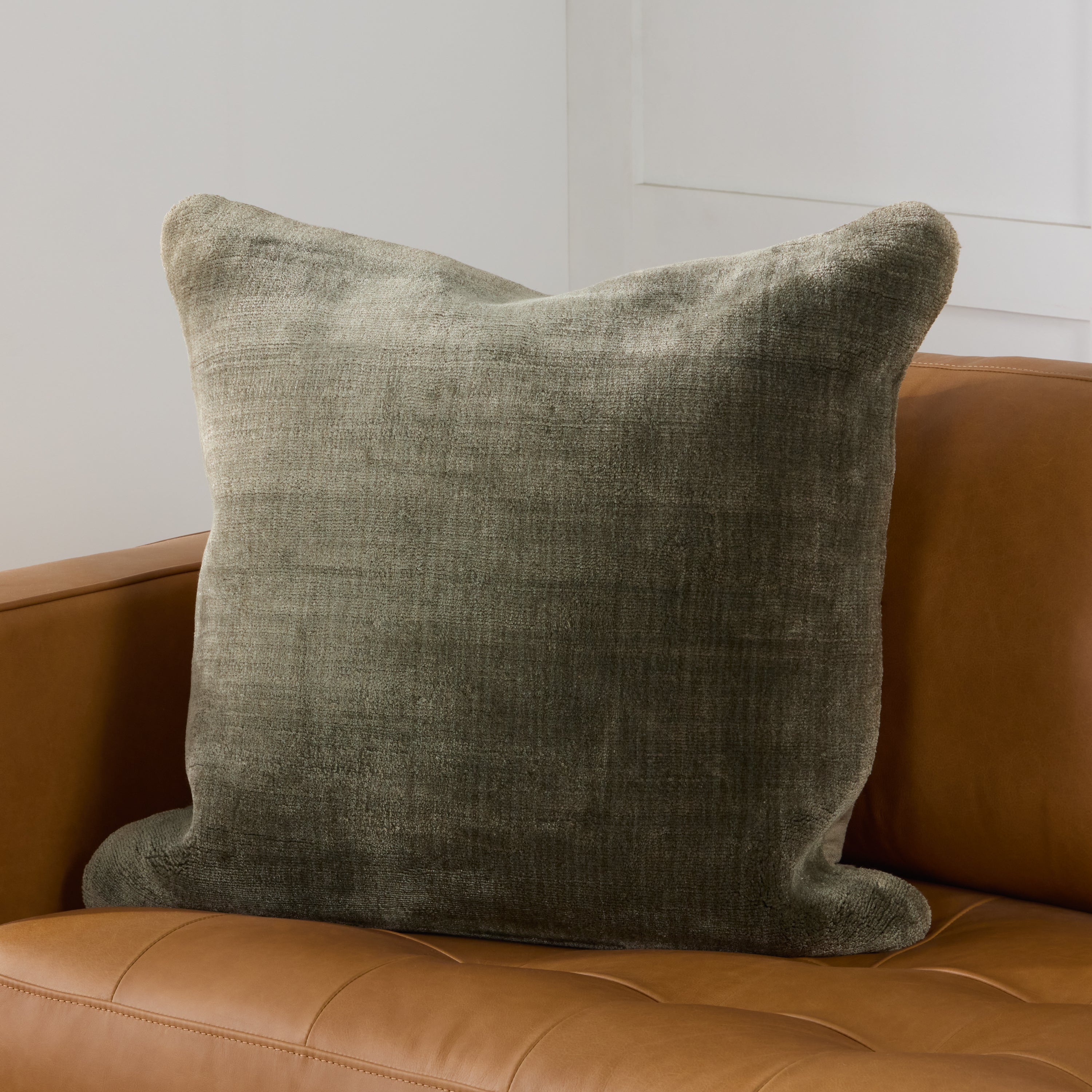 Jaipur Living Illumine Pillow - Taupe (ALU03)
