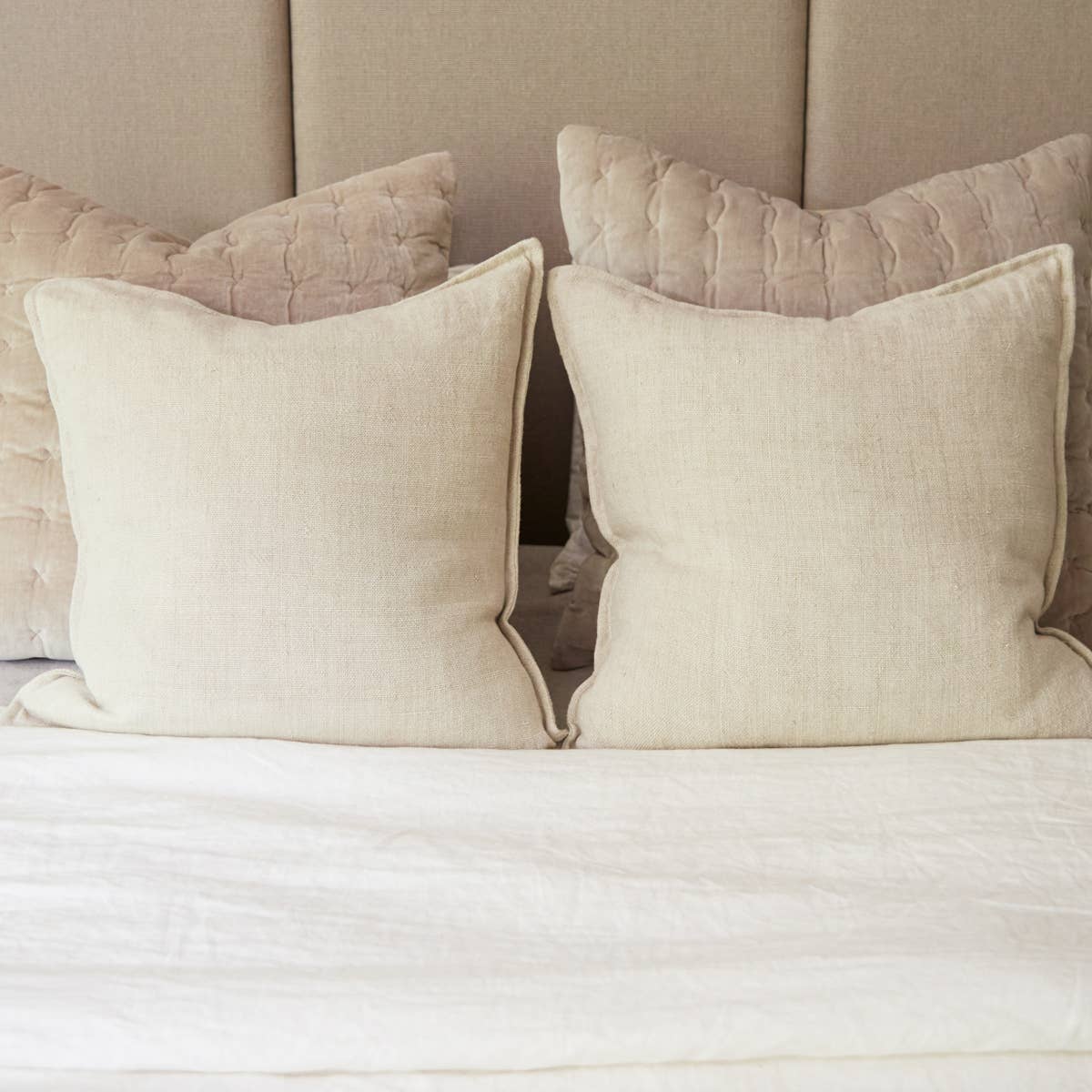 Jaipur Living Burbank Pillow - Red/Tan (BRB07)