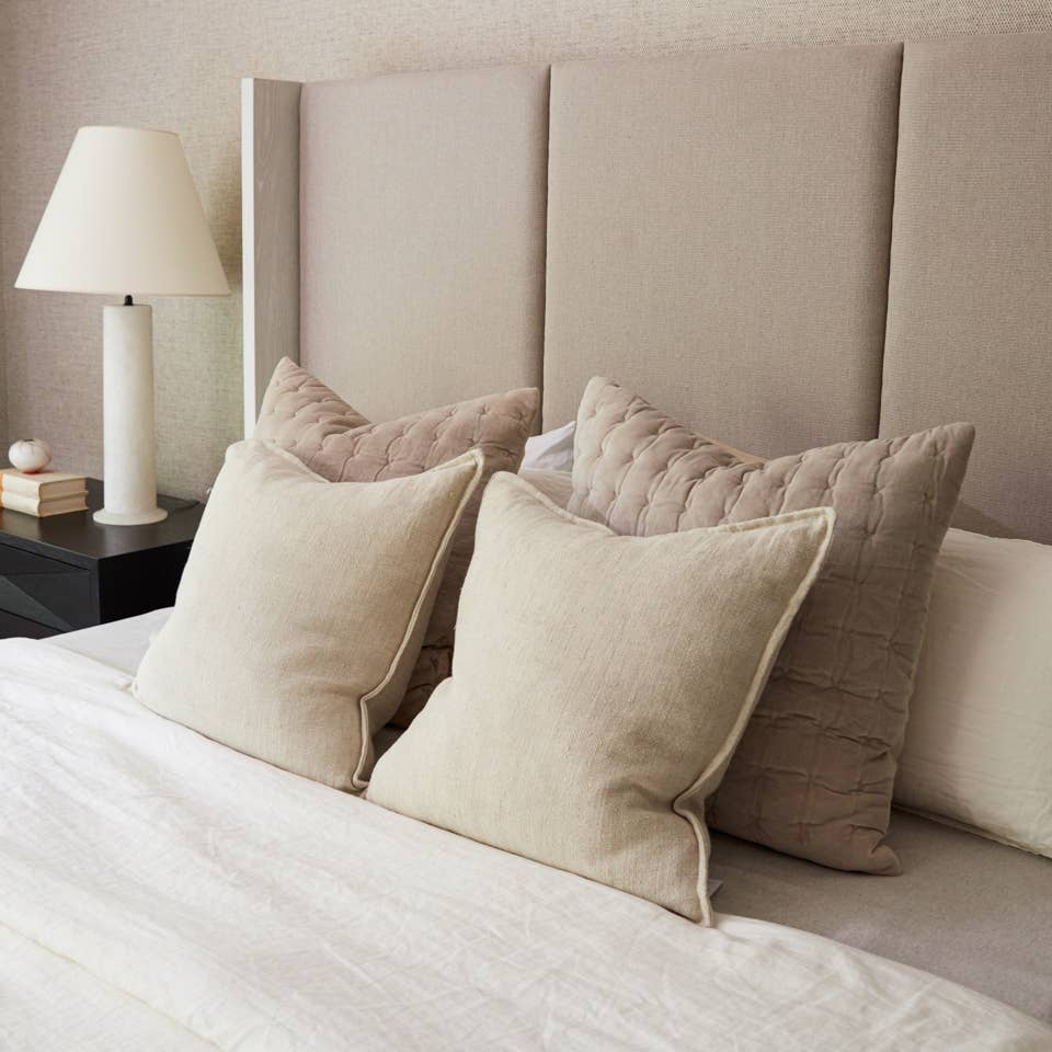 Jaipur Living Burbank Pillow - Red/Tan (BRB07)