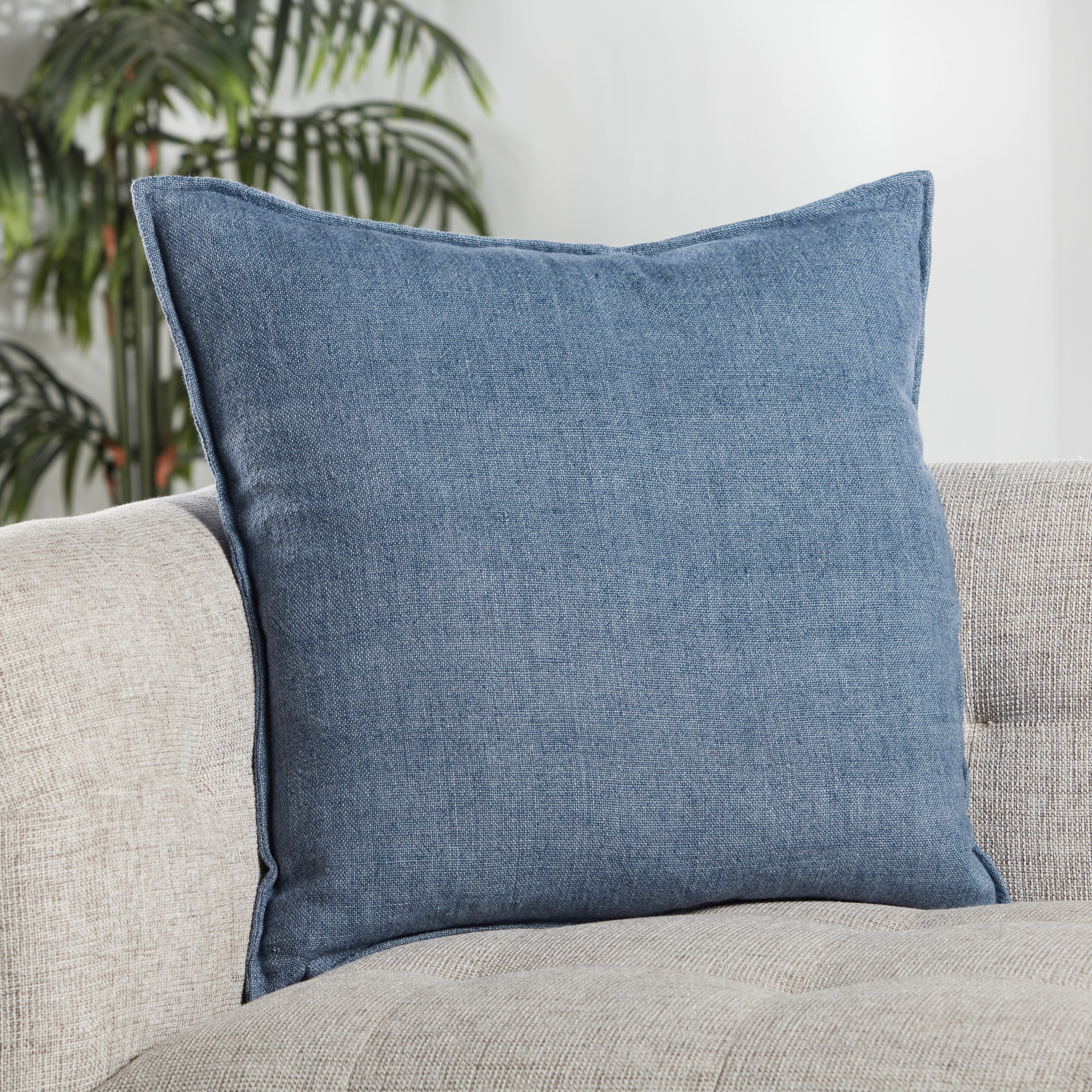 Jaipur Living Blanche Pillow - Blue (BRB11)
