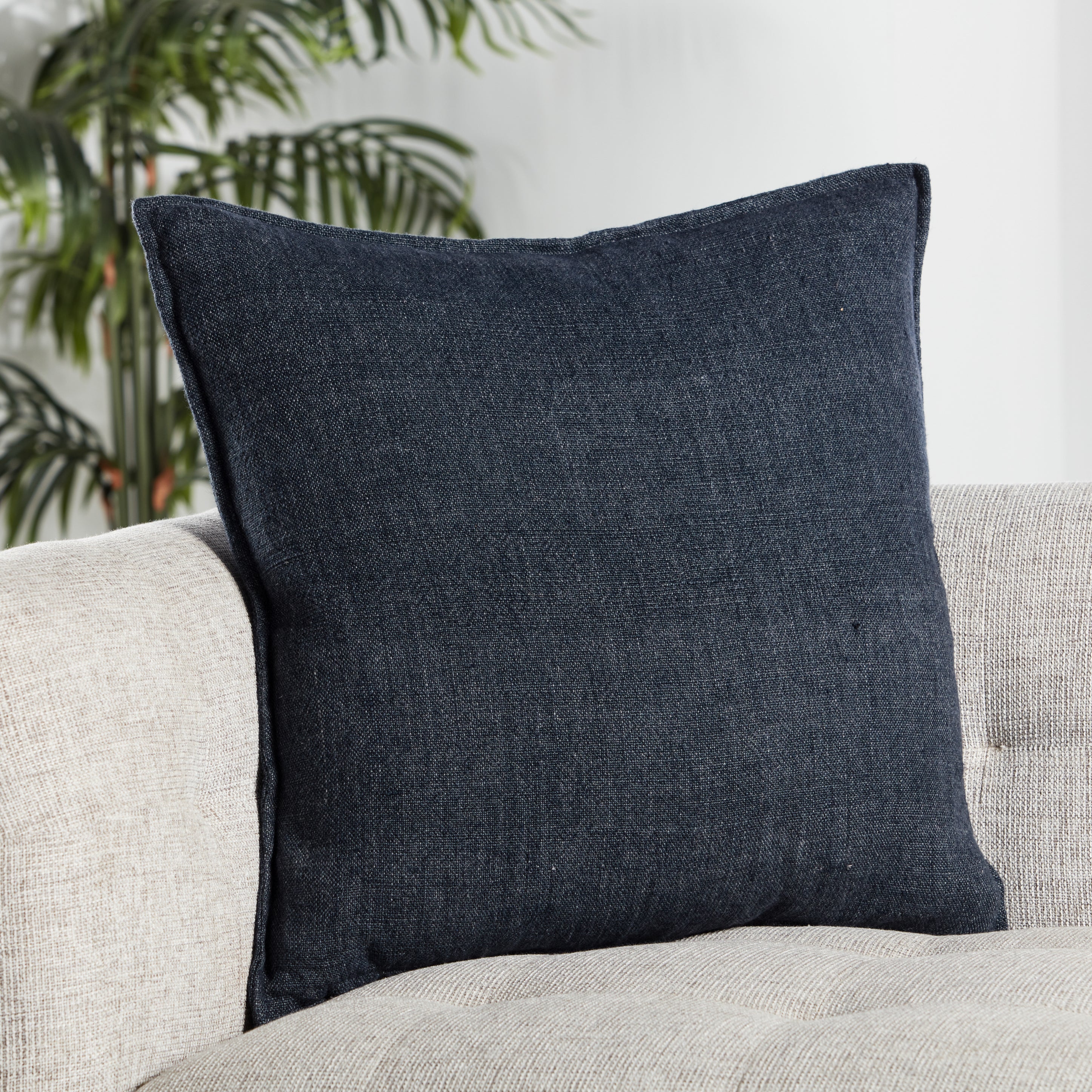 Jaipur Living Blanche Pillow - Dark Blue/White (BRB12)