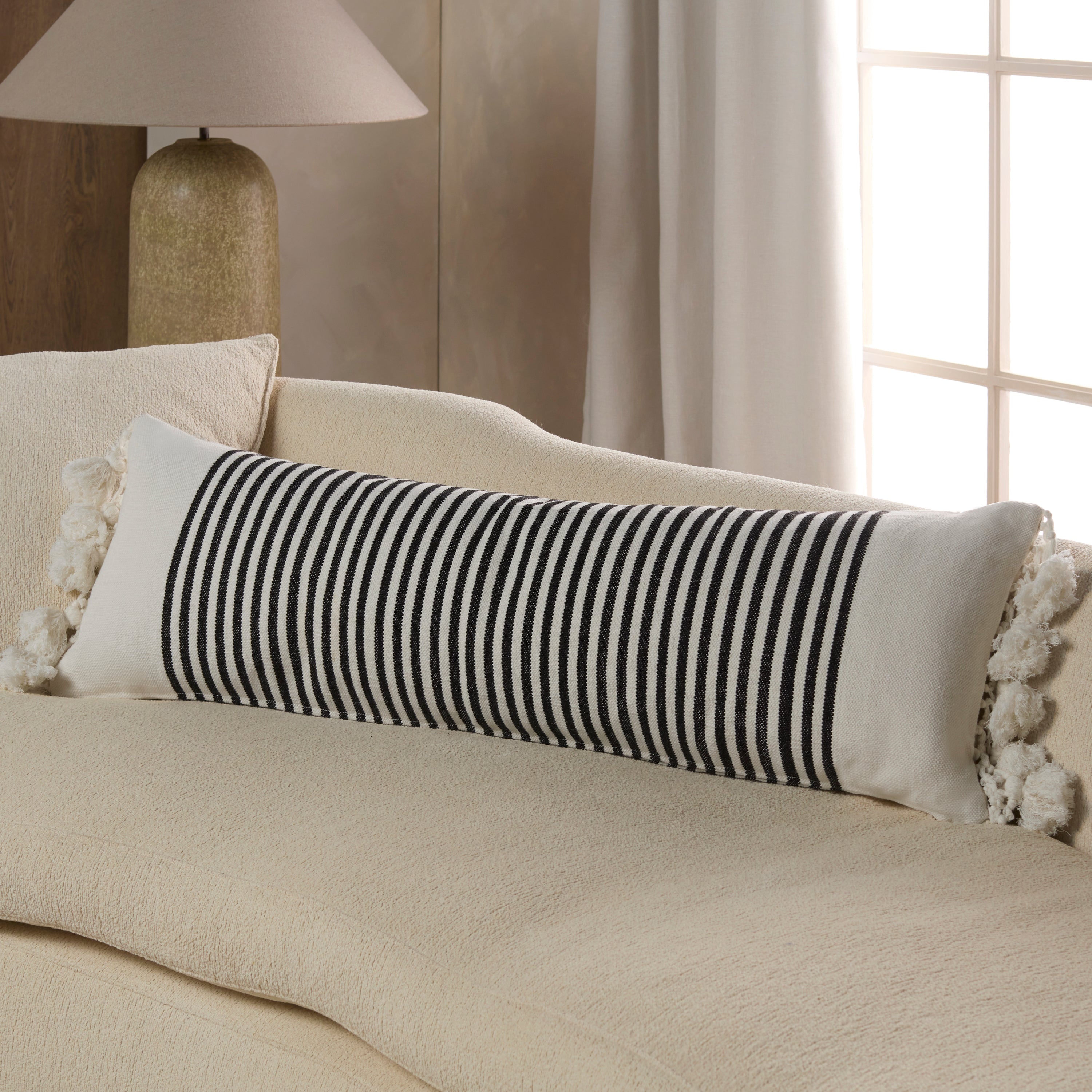 Jaipur Living Morgen Pillow - White (CLE02)