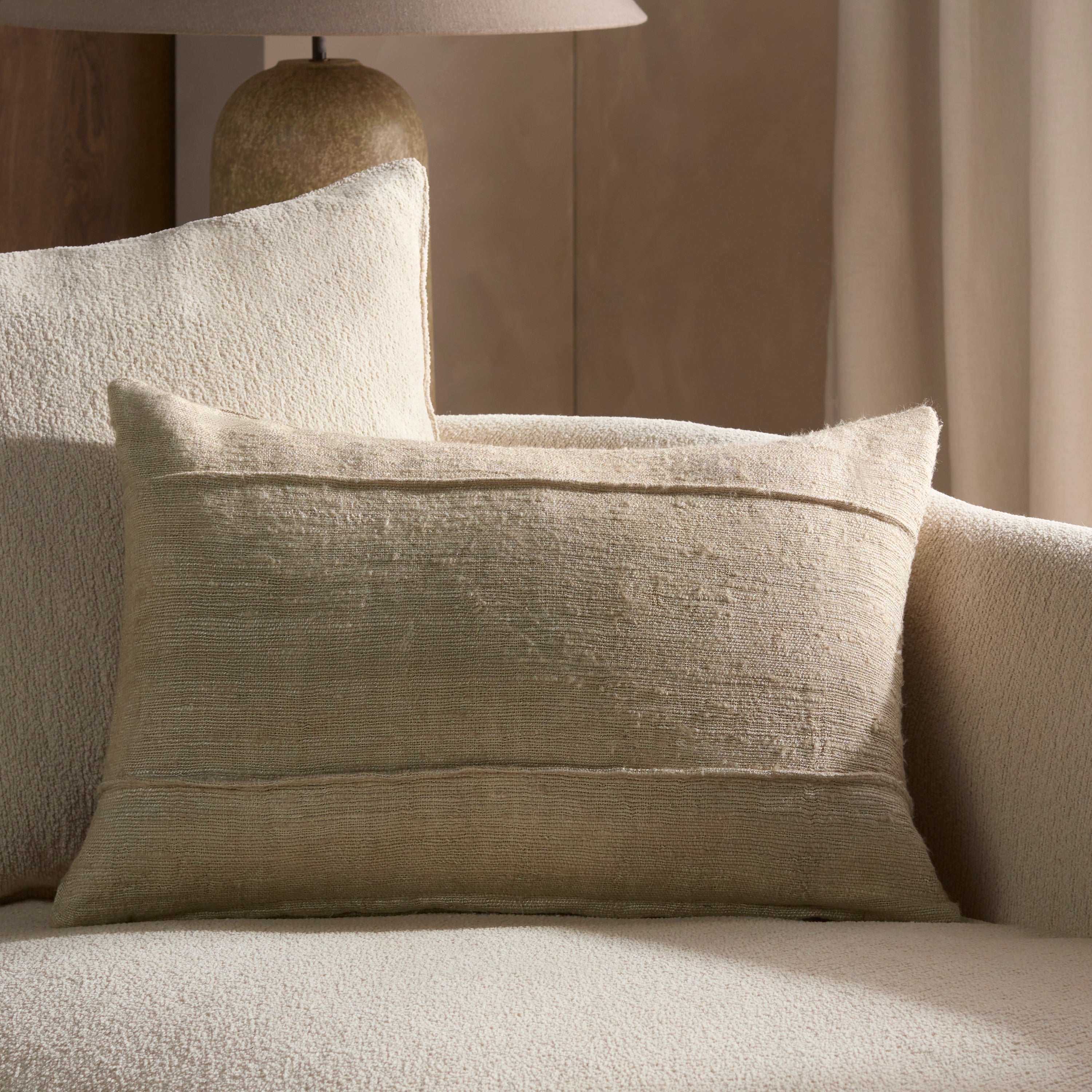 Jaipur Living Garreth Pillow - Tan (EMM02)