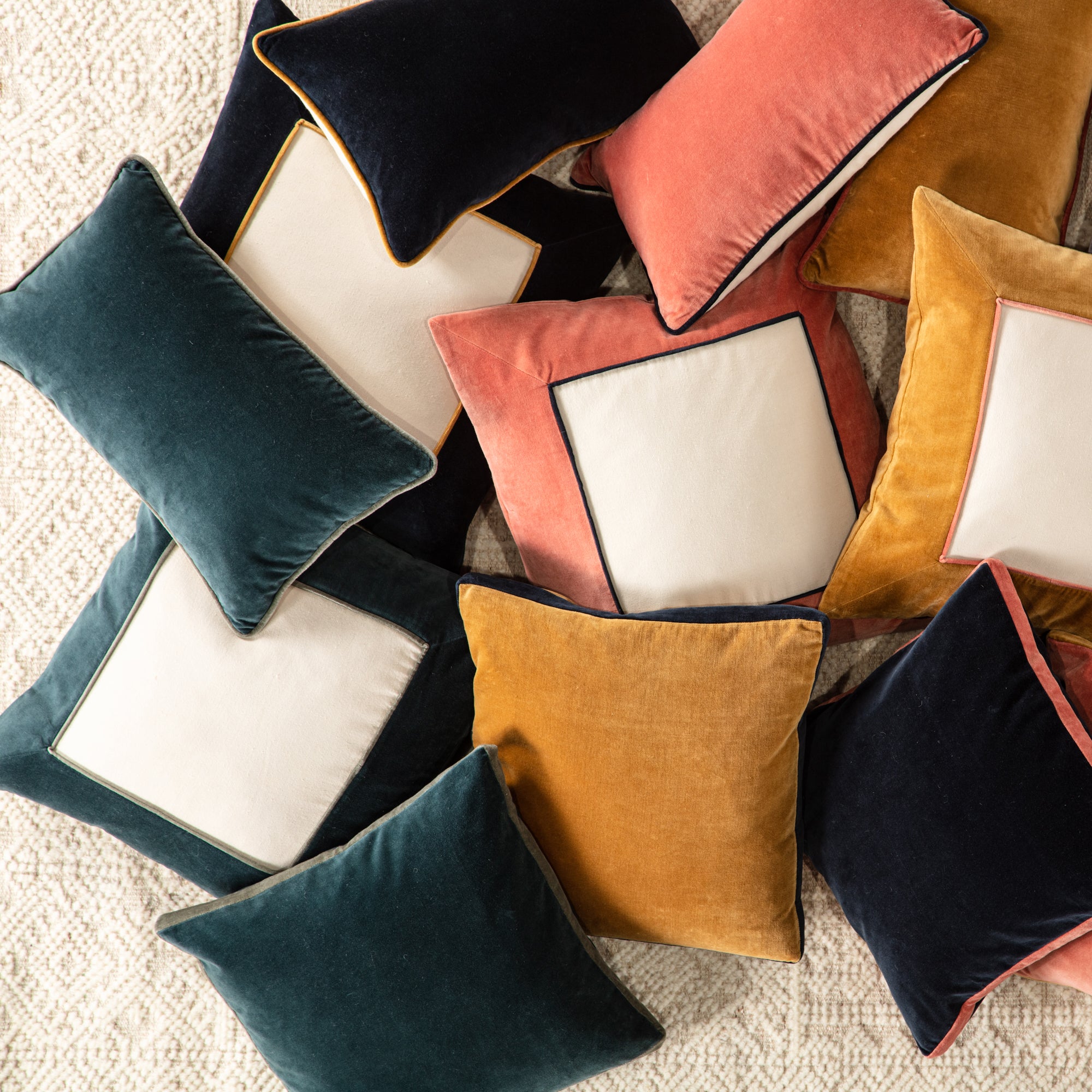 Jaipur Living Hendrix Pillow - Teal/Cream (EMS01)