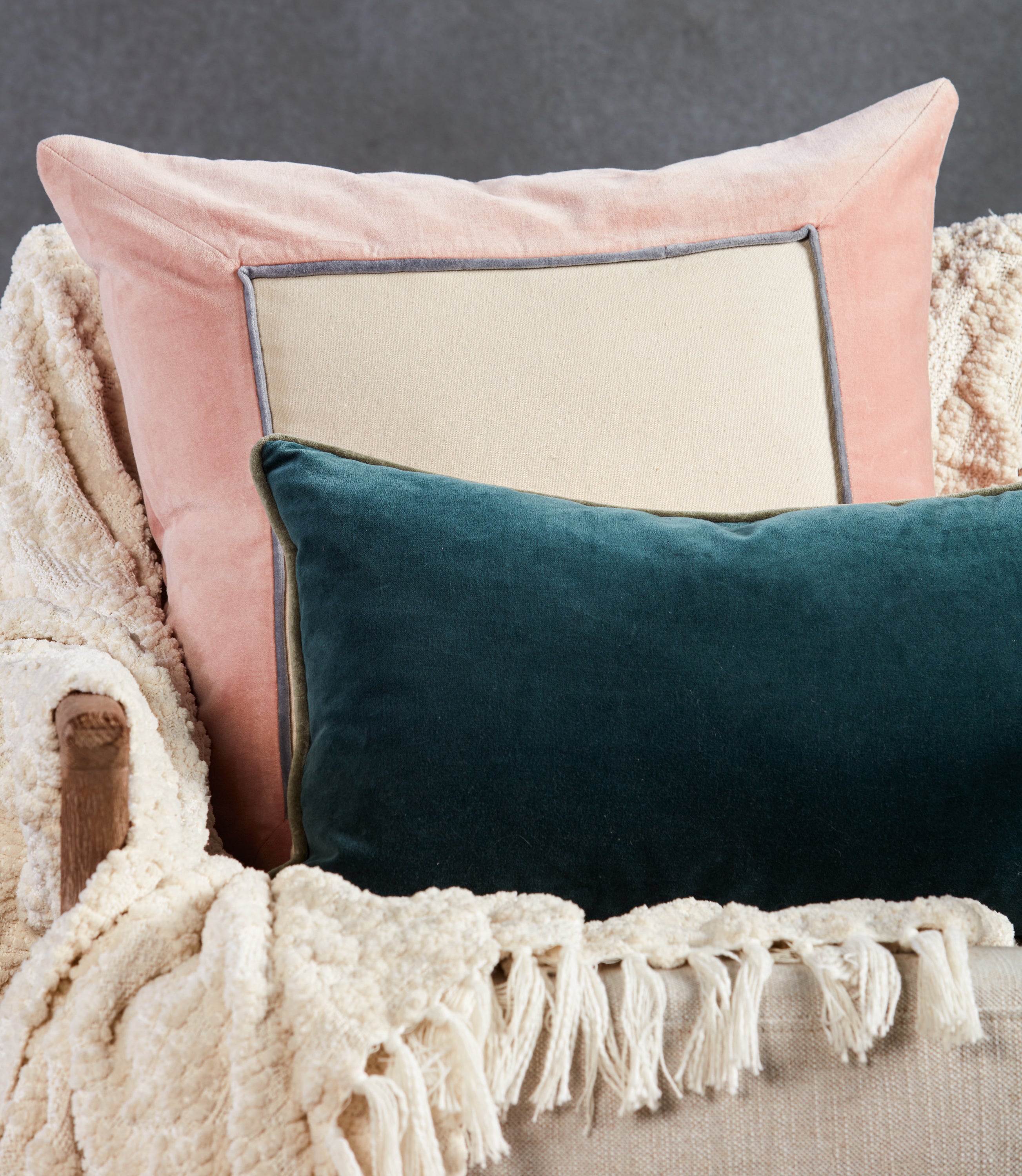 Jaipur Living Lyla Pillow - Teal/Cream (EMS03)