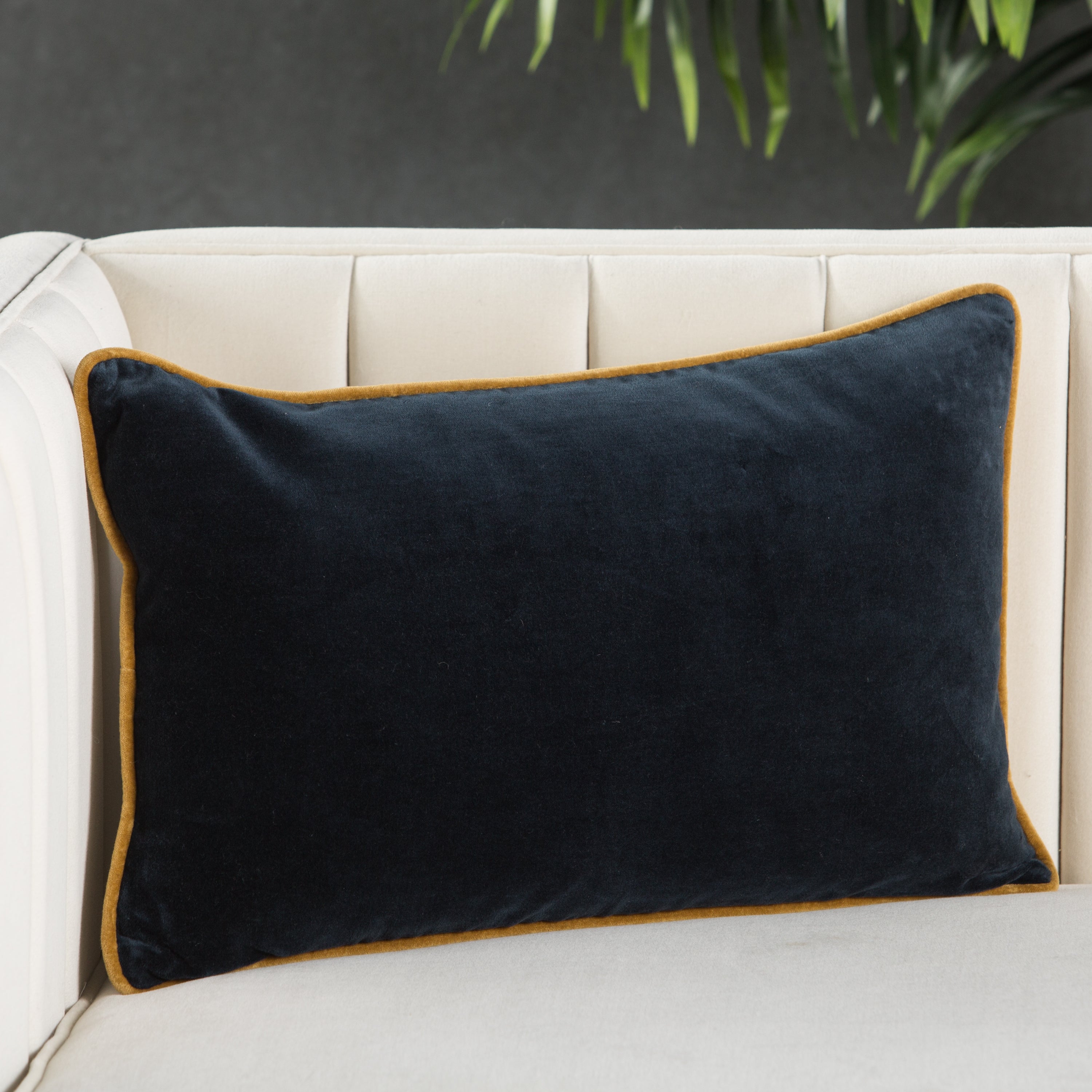 Jaipur Living Lyla Pillow - Navy/Cream (EMS06)