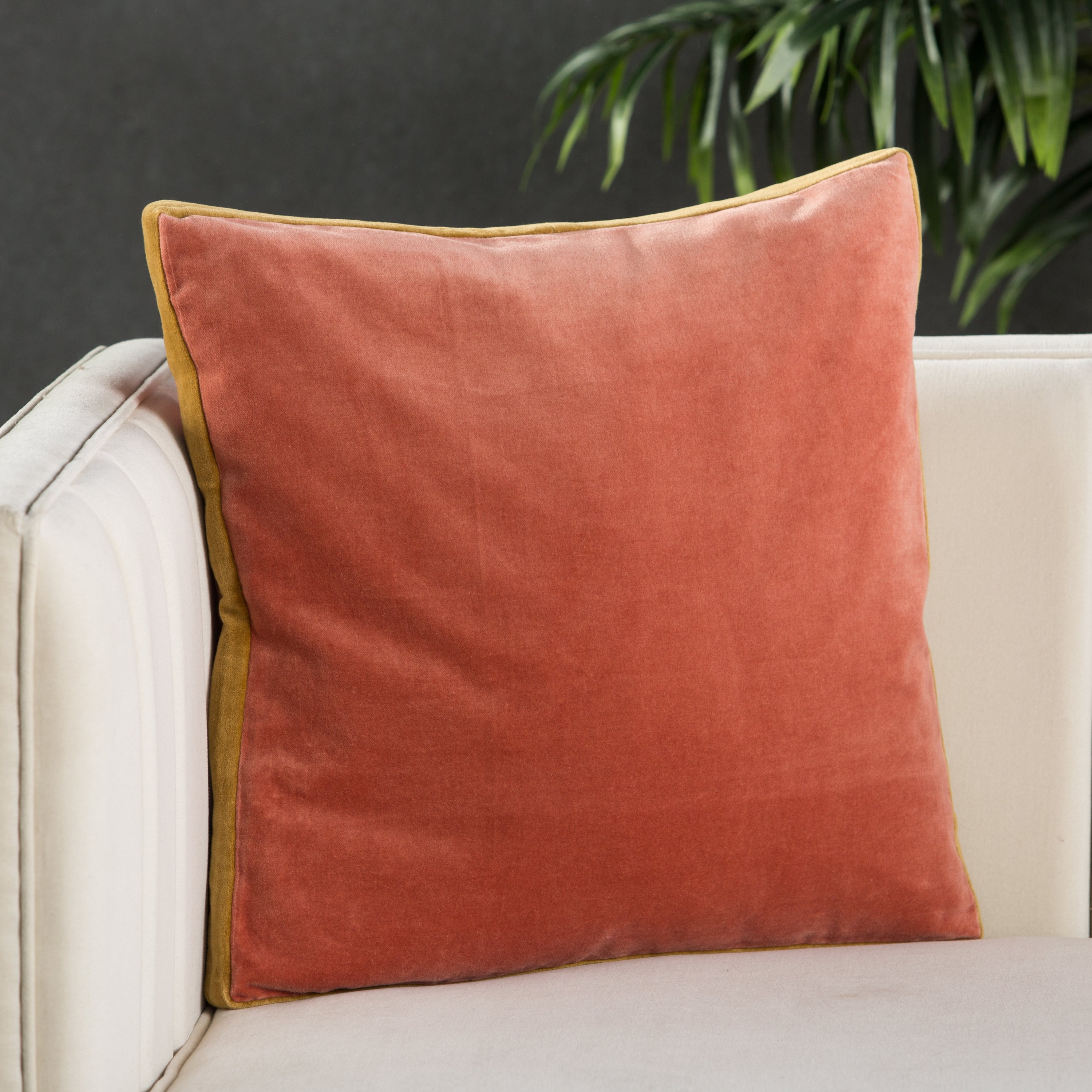 Jaipur Living Bryn Pillow - Pink/Gold (EMS14)