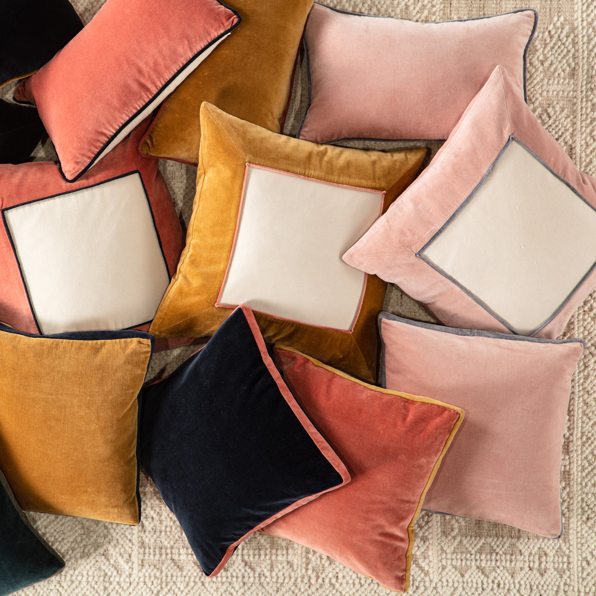 Jaipur Living Bryn Pillow - Pink/Gold (EMS14)