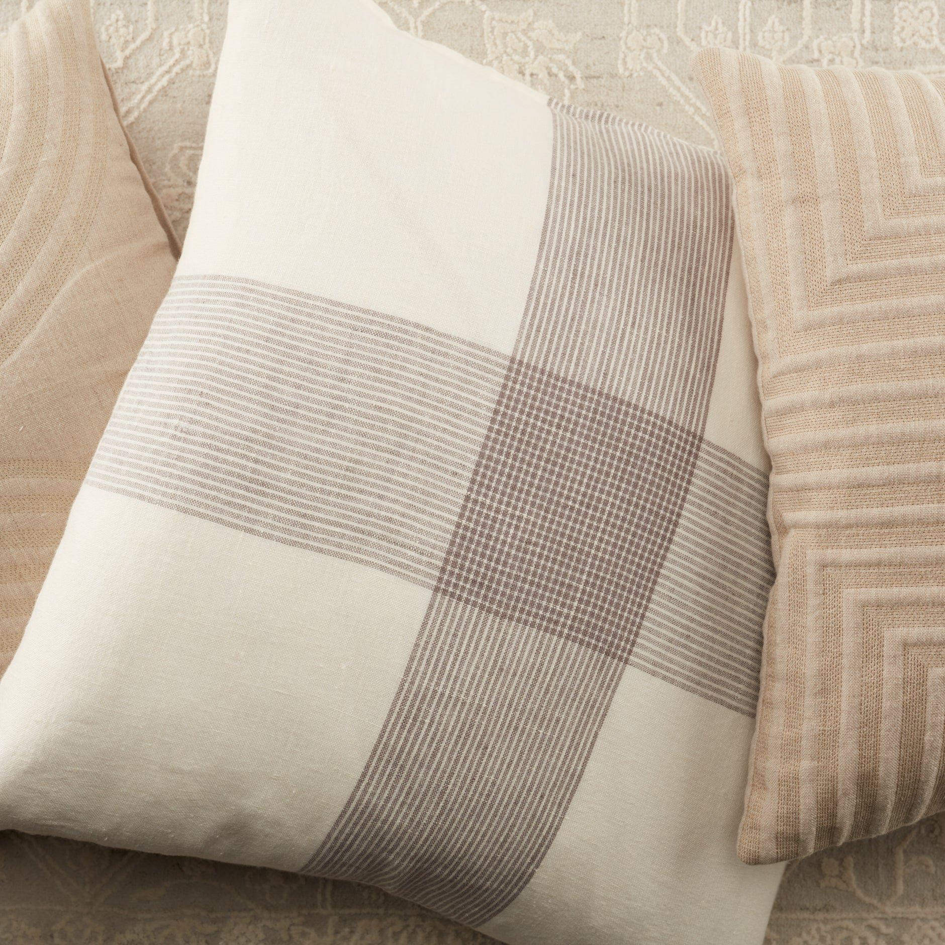 Label J Pembroke Pillow - White/Gray (GAL01)