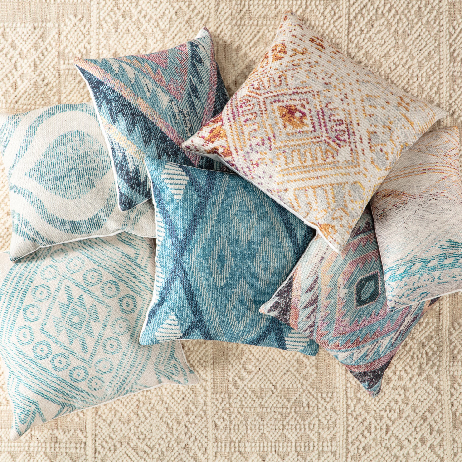 Jaipur Living Cymbal Pillow - Teal/Cream (GRN07)