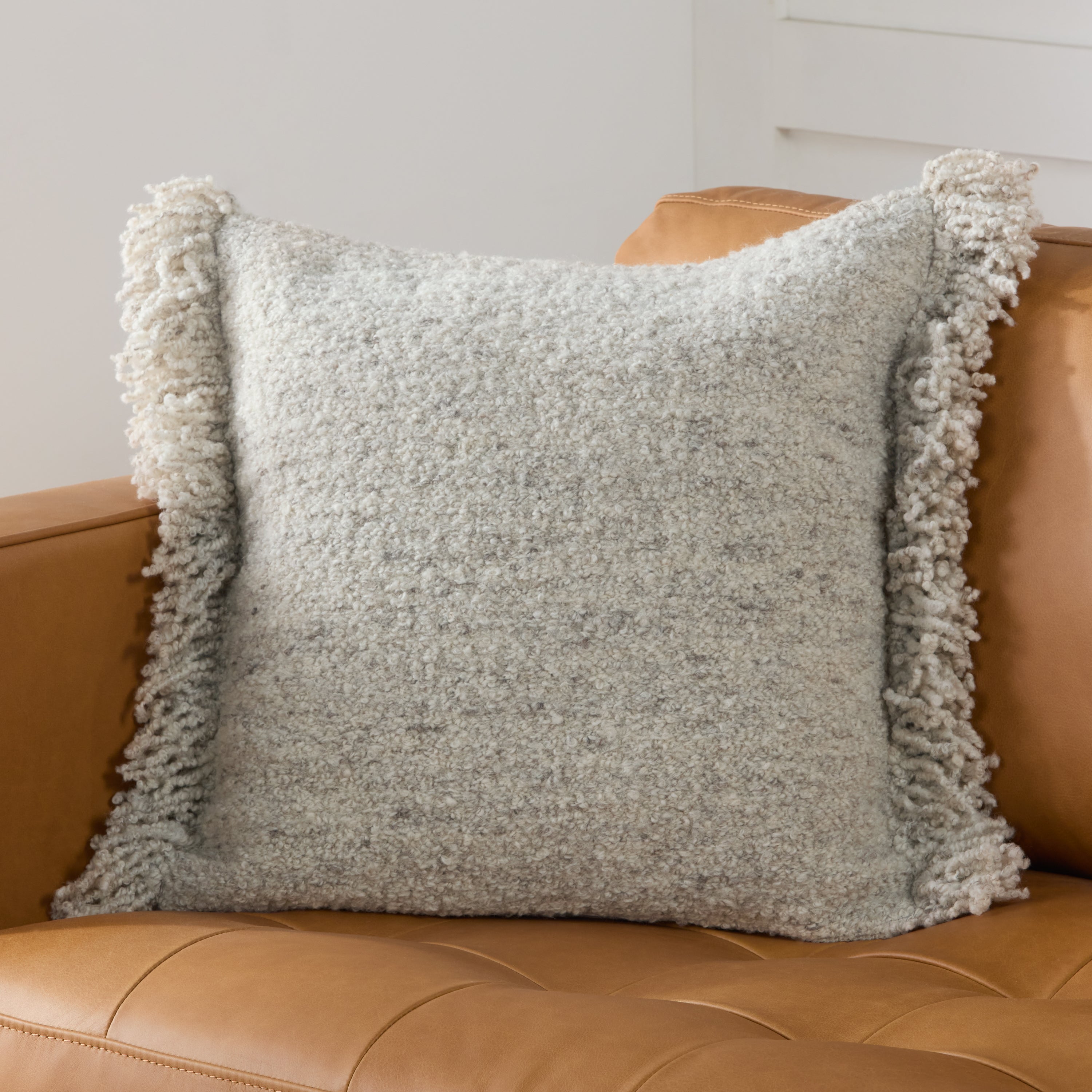 Jaipur Living Kinsey Pillow - Light Gray (HIG01)