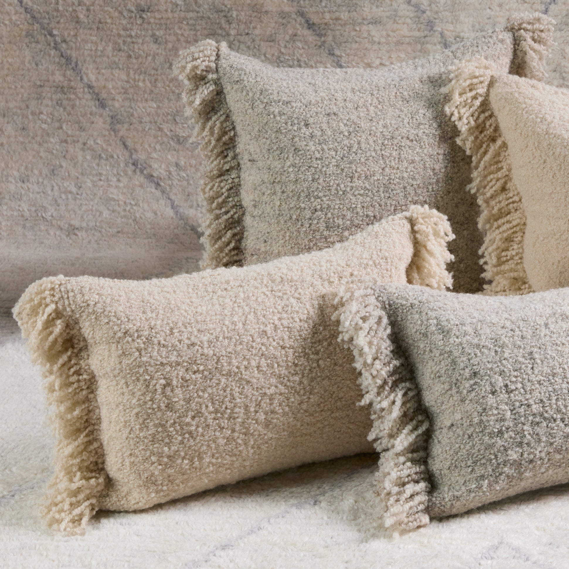 Jaipur Living Kinsey Pillow - Light Gray (HIG01)