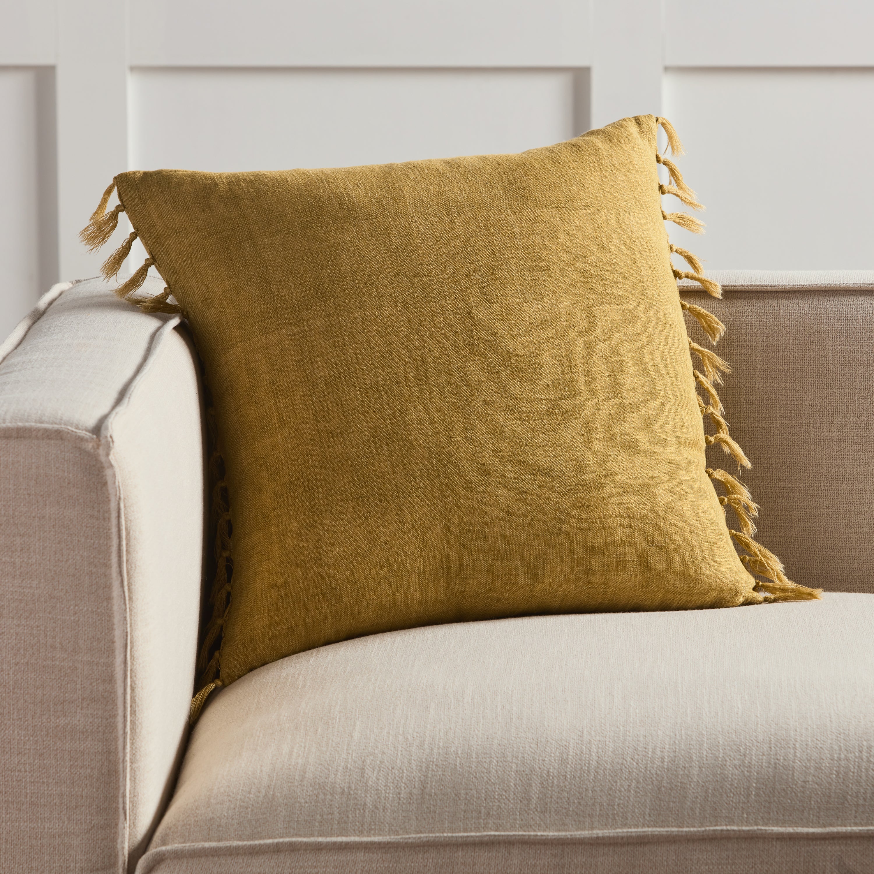 Jaipur Living Majere Pillow - Citron (JEM02)