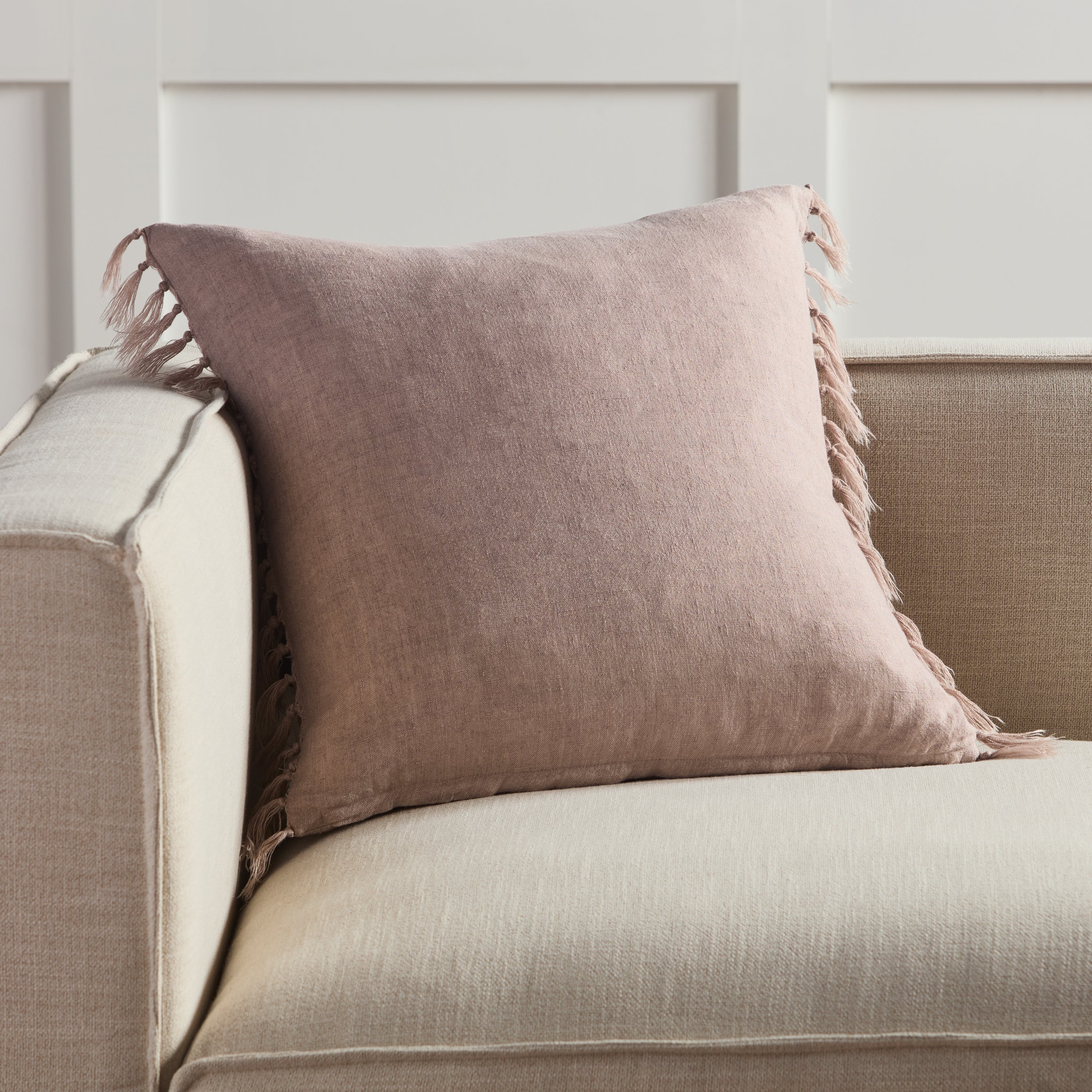 Jaipur Living Majere Pillow - Blush (JEM03)