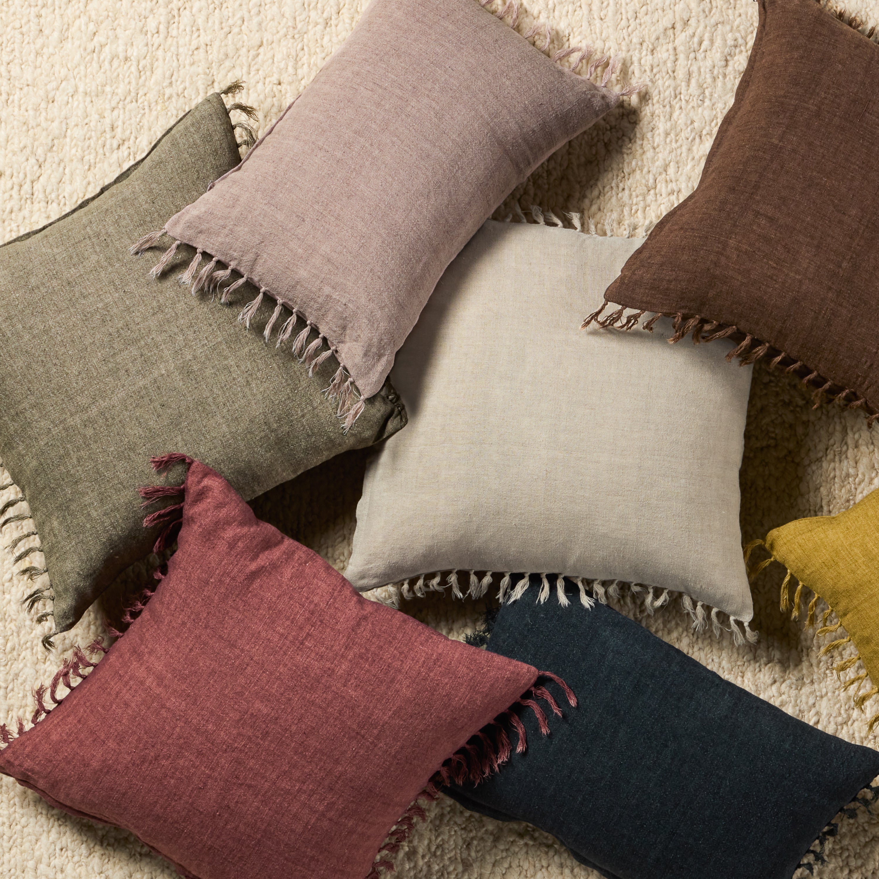 Jaipur Living Majere Pillow - Sage (JEM04)