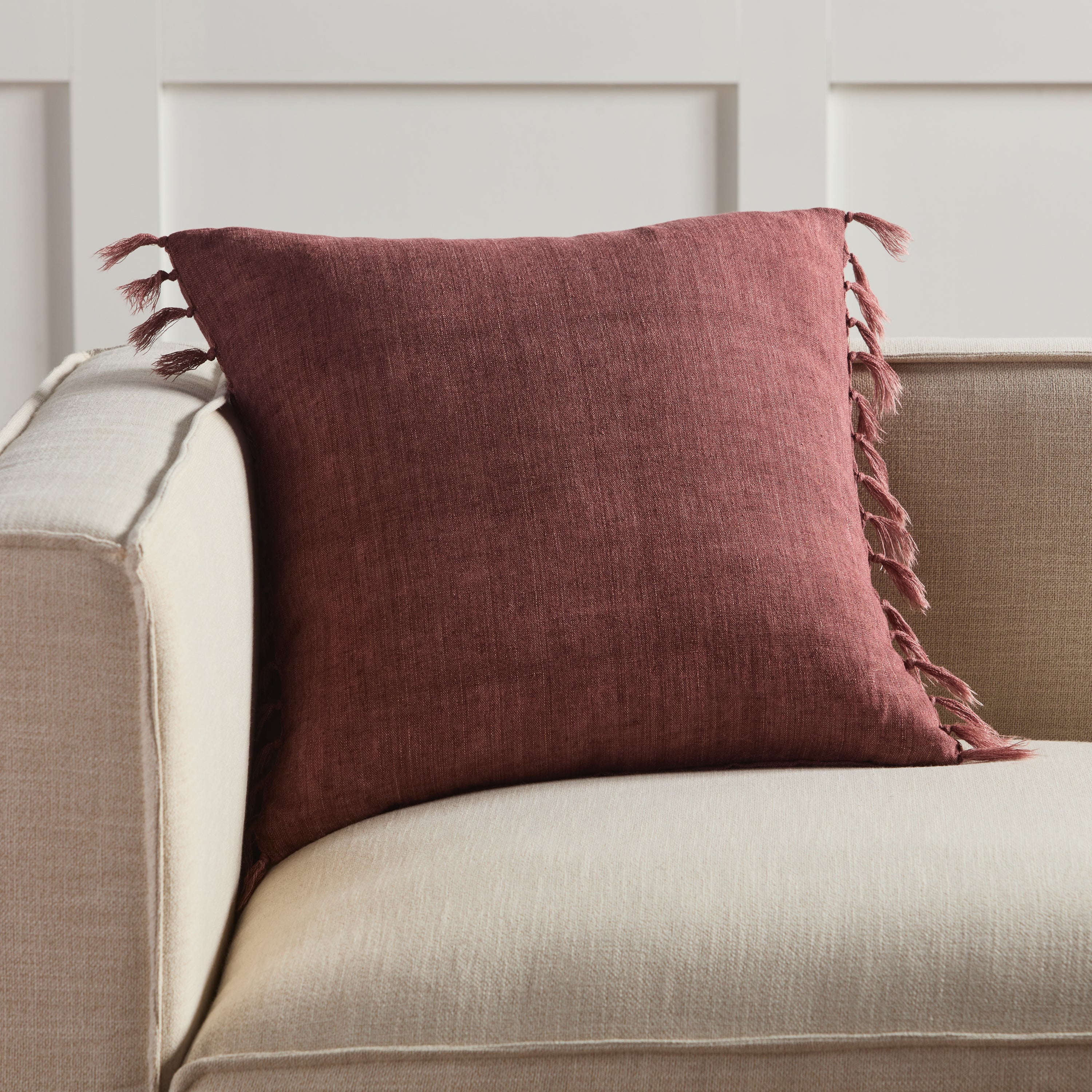 Jaipur Living Majere Pillow - Rose (JEM06)