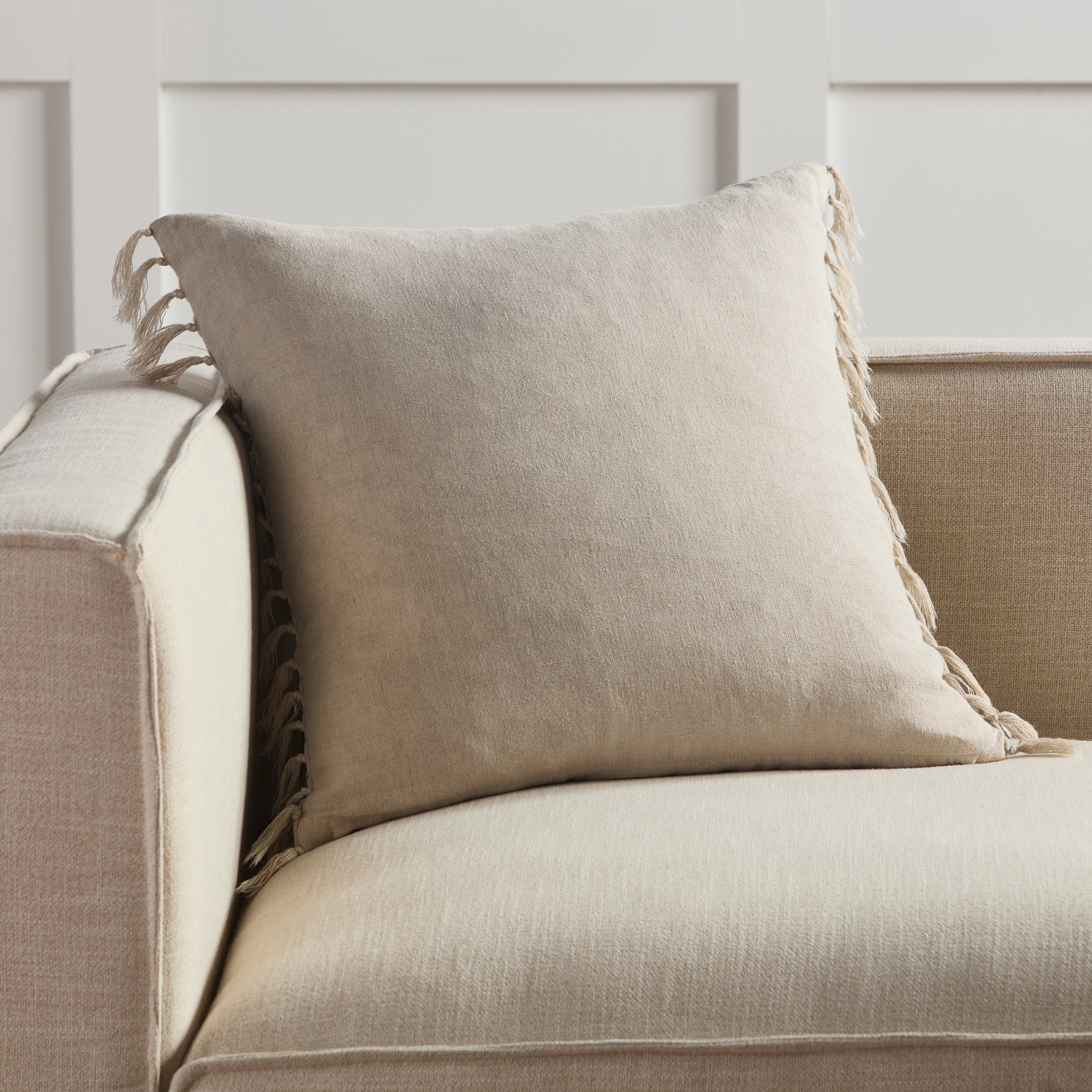 Jaipur Living Majere Pillow - Light Gray (JEM07)