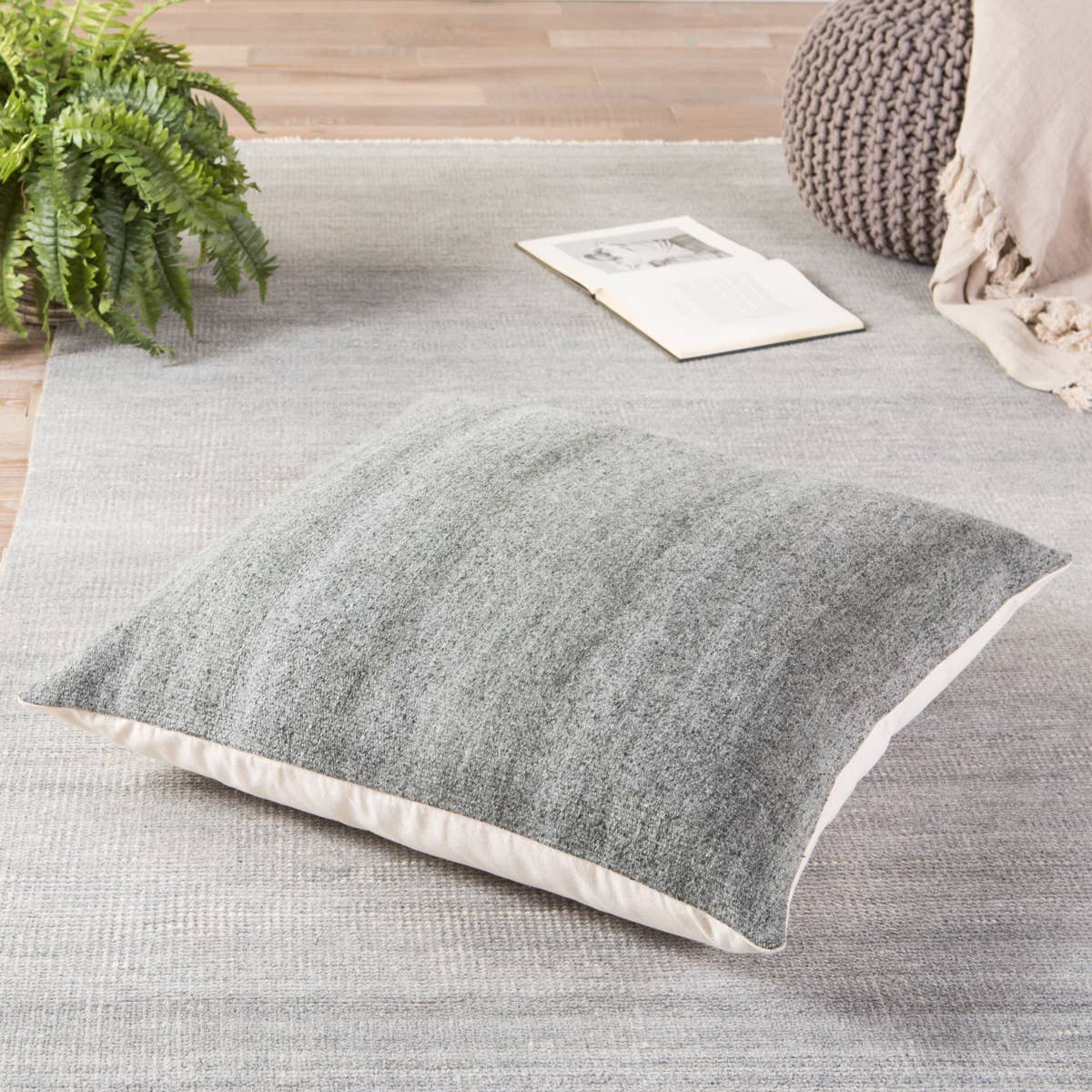 Jaipur Living Mercado Pillow - Gray (MCO06)