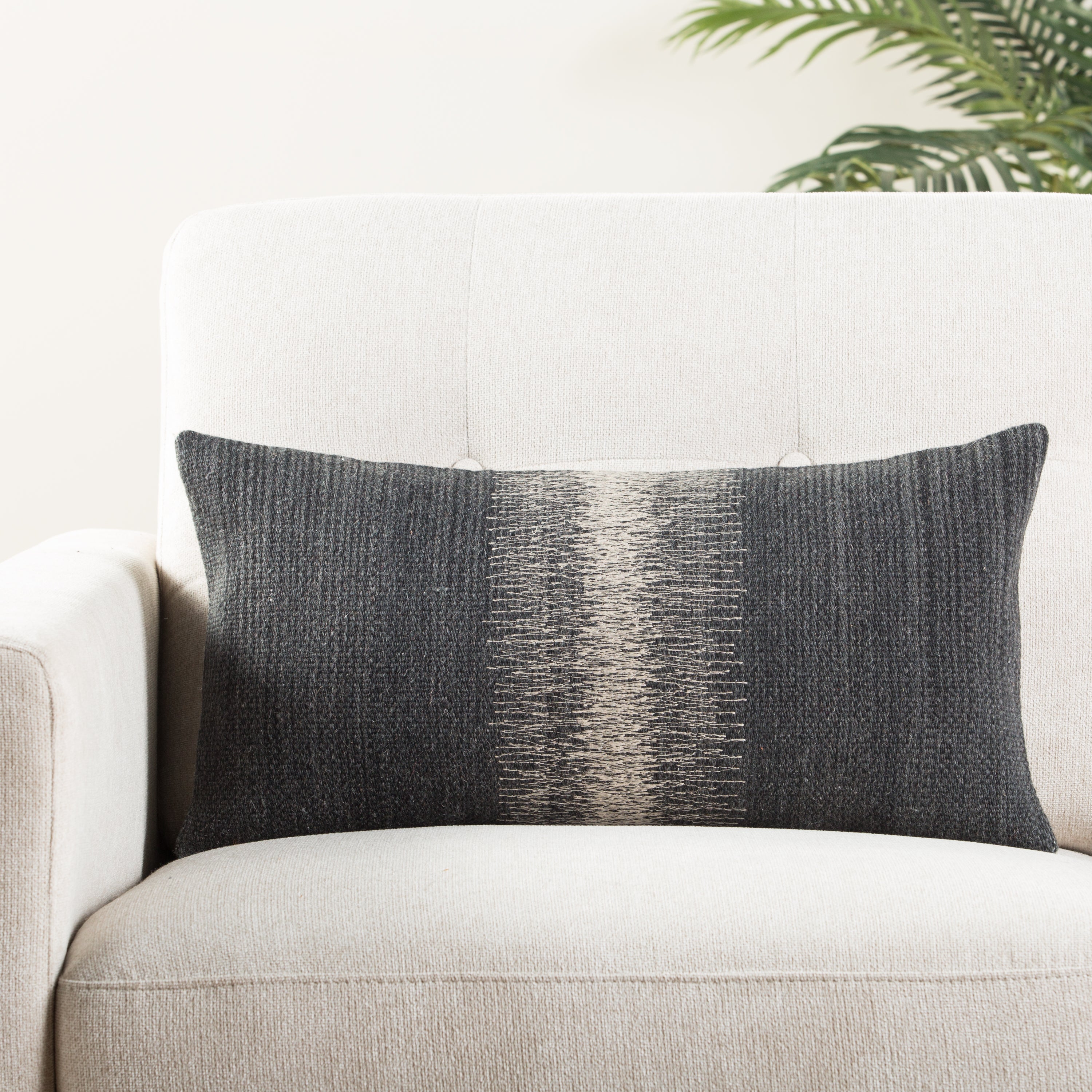 Jaipur Living Aravalli Pillow - Black/Gray (MCO08)