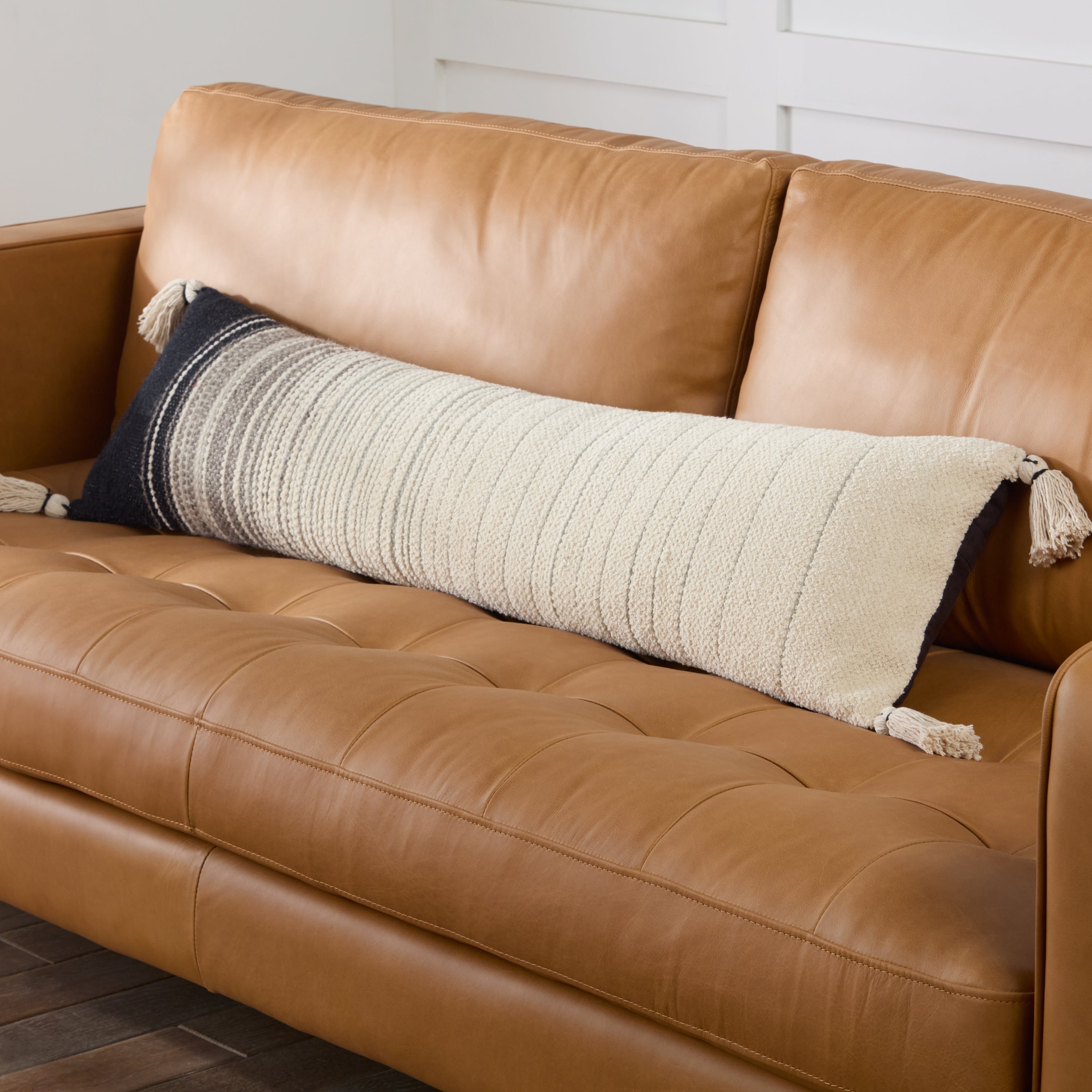 Jaipur Living Sabir Pillow - Cream/Black (MCO11)