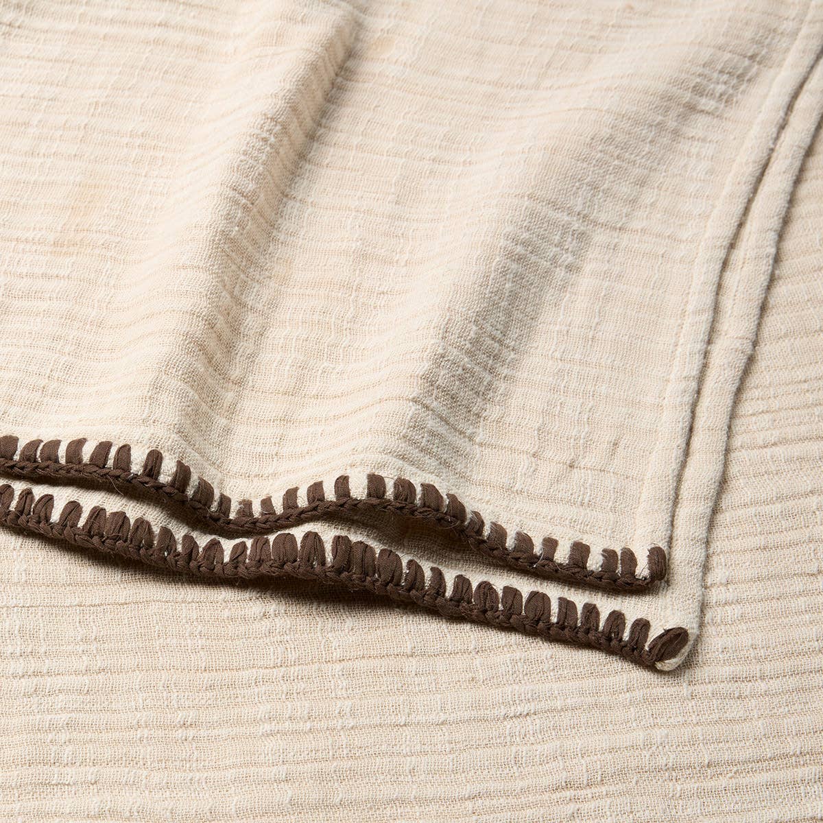Jaipur Living Margosa Throw - Ivory/White (MGB01)