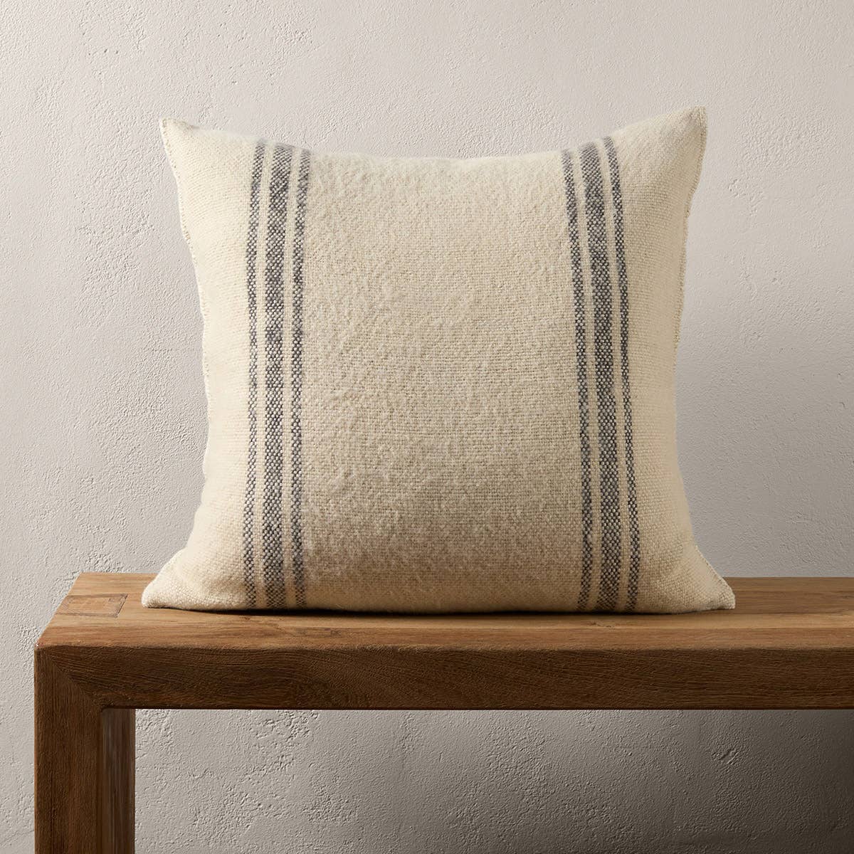 Jaipur Living Margosa Pillow - Tan/Ivory (MGP01)
