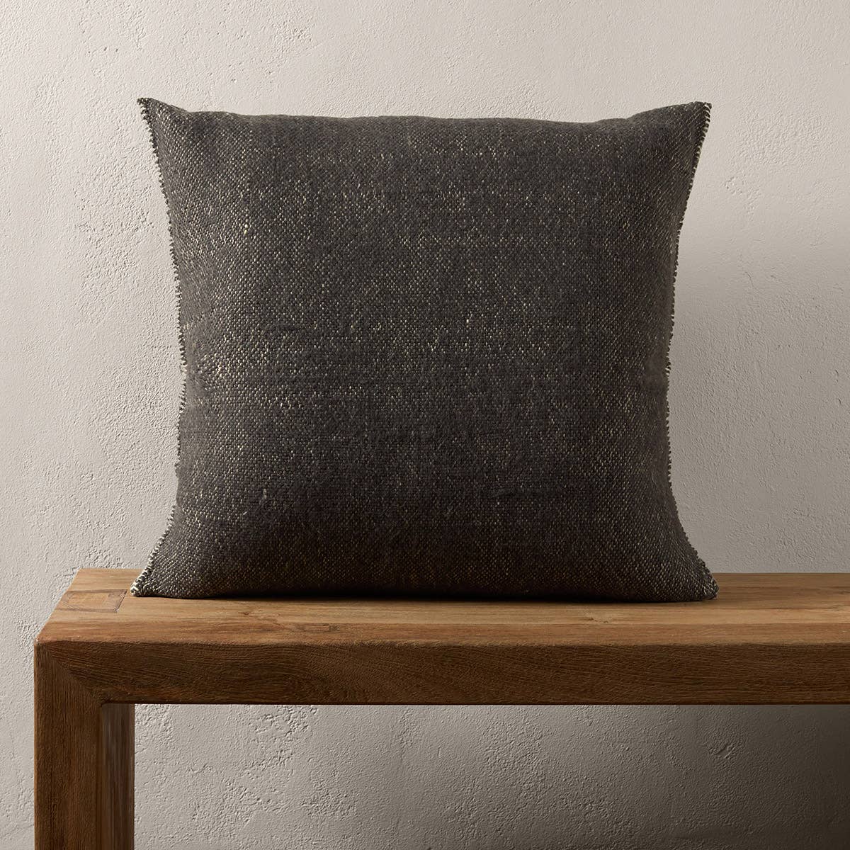 Jaipur Living Margosa Pillow - Tan/Black (MGP10)