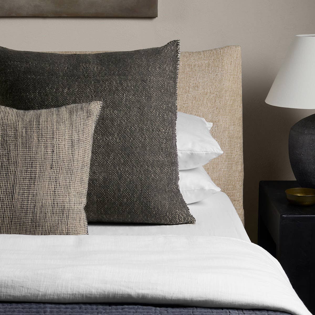 Jaipur Living Margosa Pillow - Tan/Black (MGP10)
