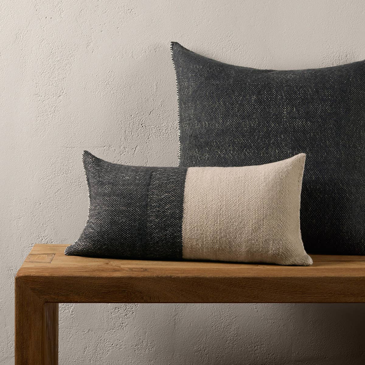 Jaipur Living Margosa Pillow - Tan/Gray (MGP12)