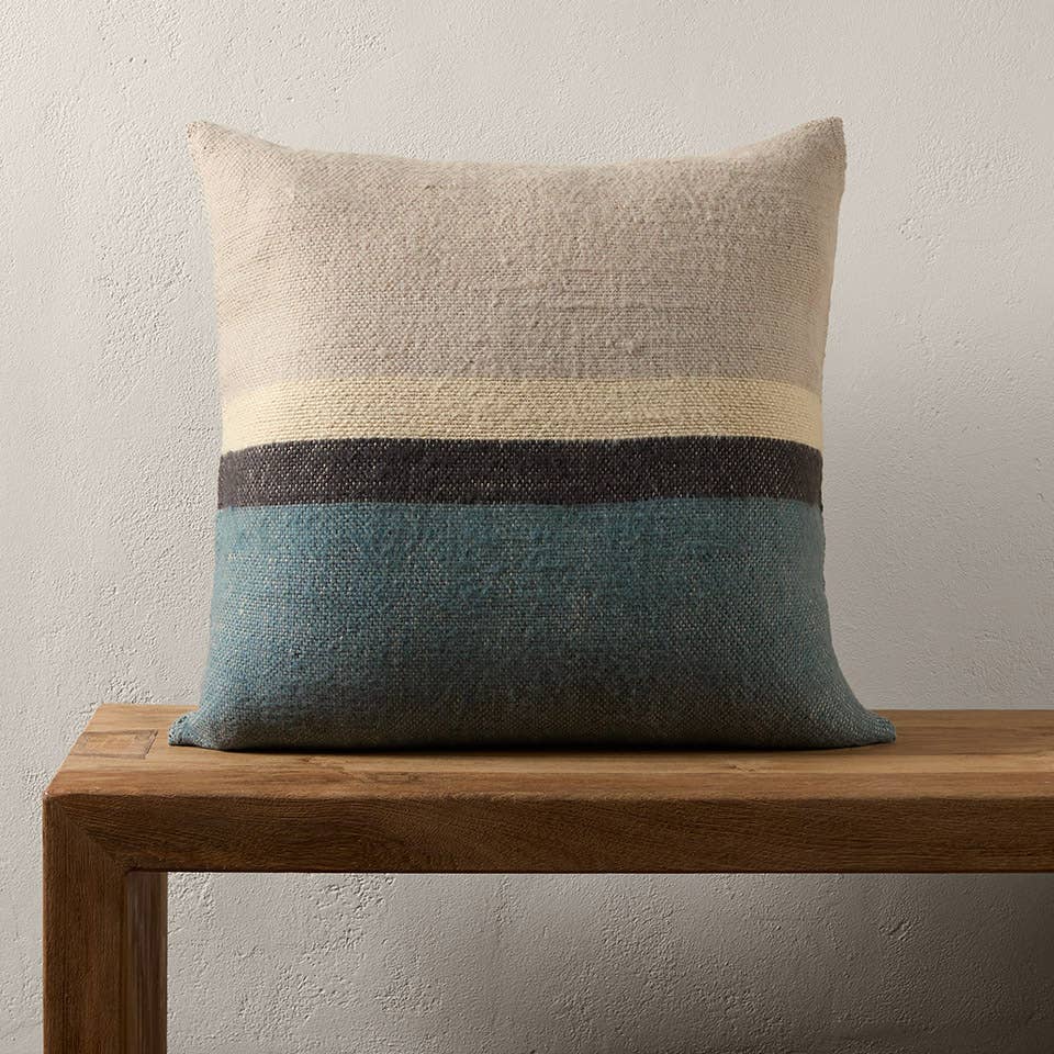 Jaipur Living Margosa Pillow - Blue/Black (MGP18)