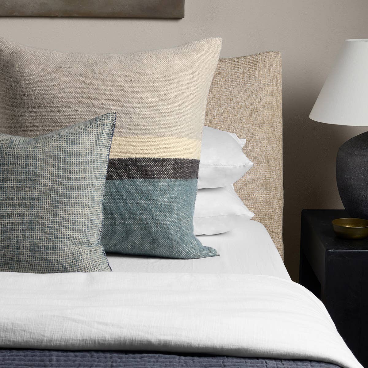 Jaipur Living Margosa Pillow - Blue/Black (MGP18)