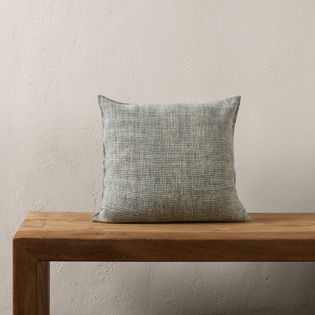 Jaipur Living Margosa Pillow - Tan/Blue (MGP20)