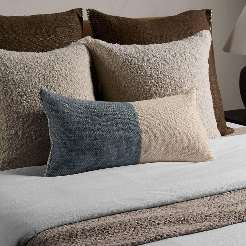 Jaipur Living Margosa Pillow - Tan/Blue (MGP21)