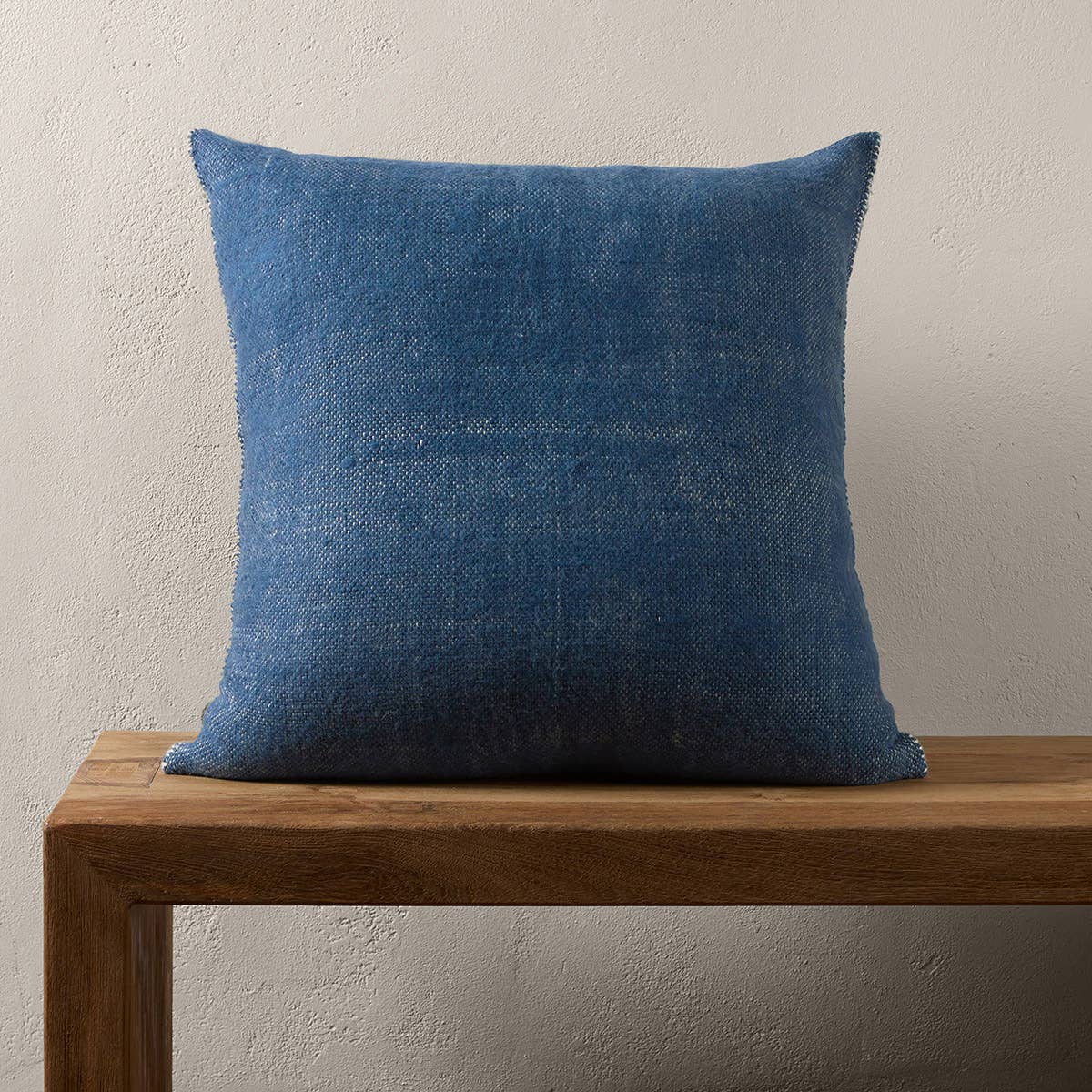 Jaipur Living Margosa Pillow - Tan/Blue (MGP22)