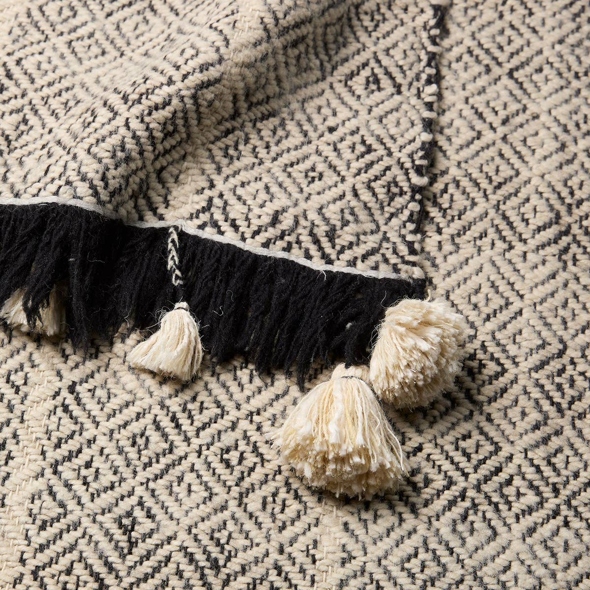 Jaipur Living Margosa Throw - Tan/Ivory (MGT03)