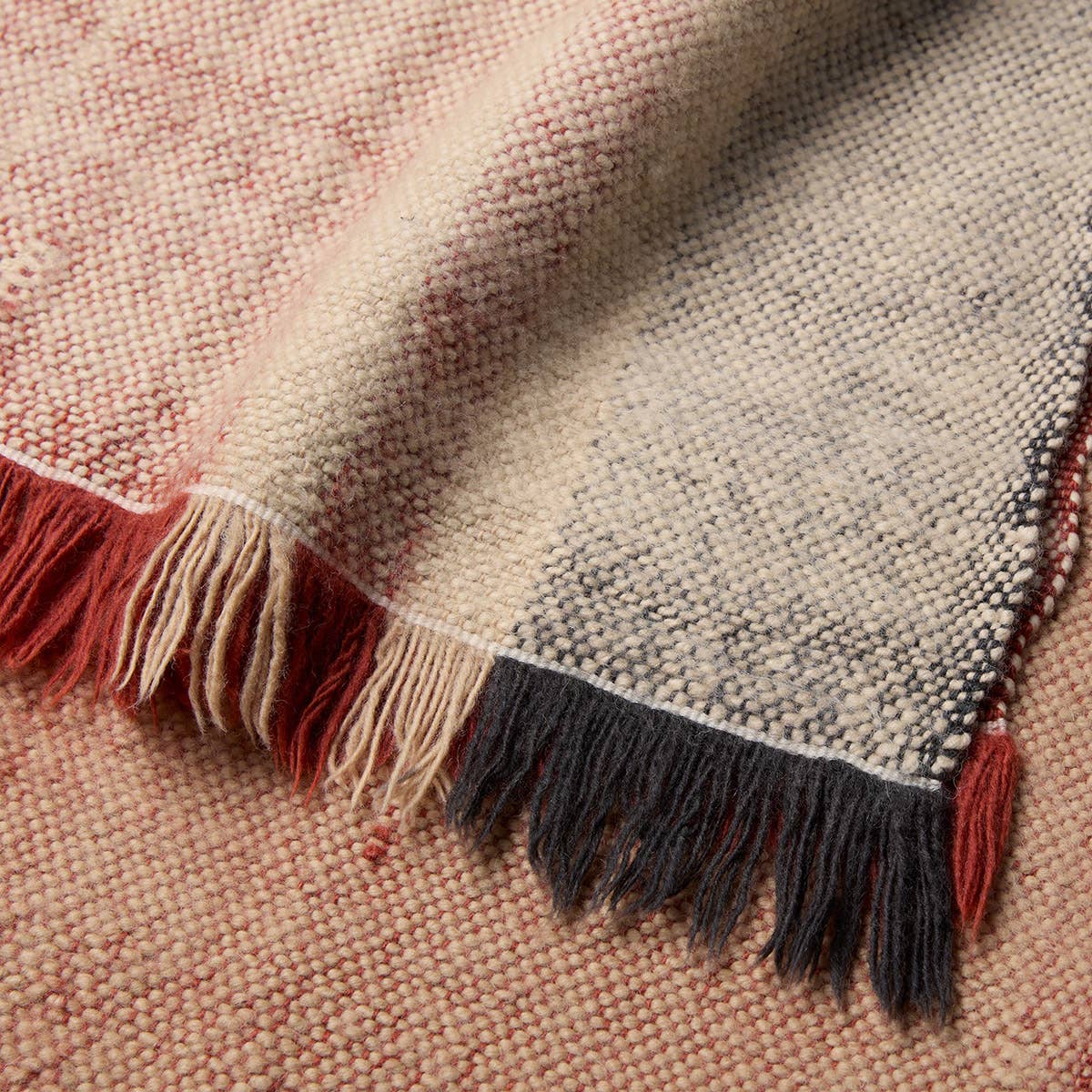 Jaipur Living Margosa Throw - Red/Tan (MGT10)