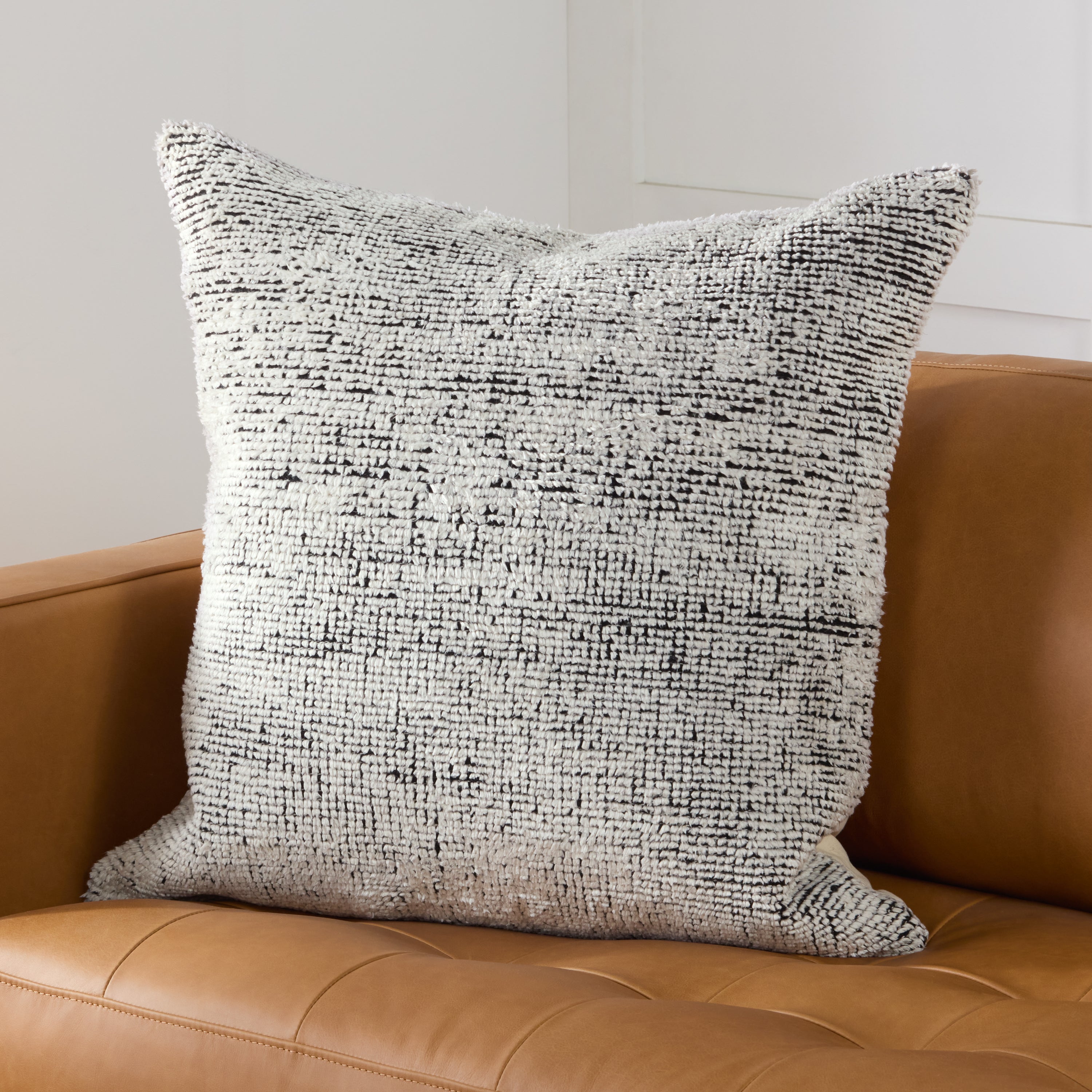 Jaipur Living Bacci Pillow - Cream/Black (MNT01)
