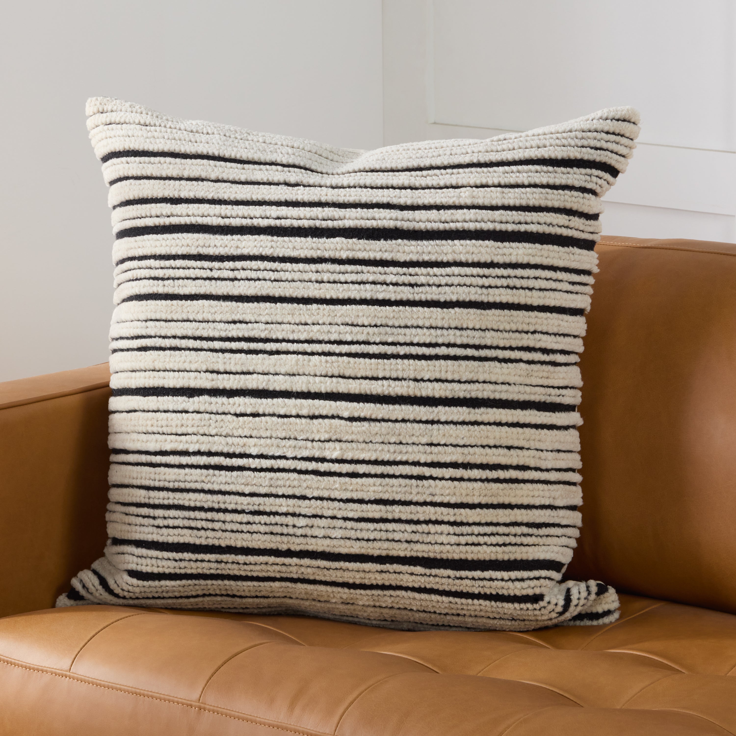 Jaipur Living Dayton Pillow - Black/Cream (MNT02)