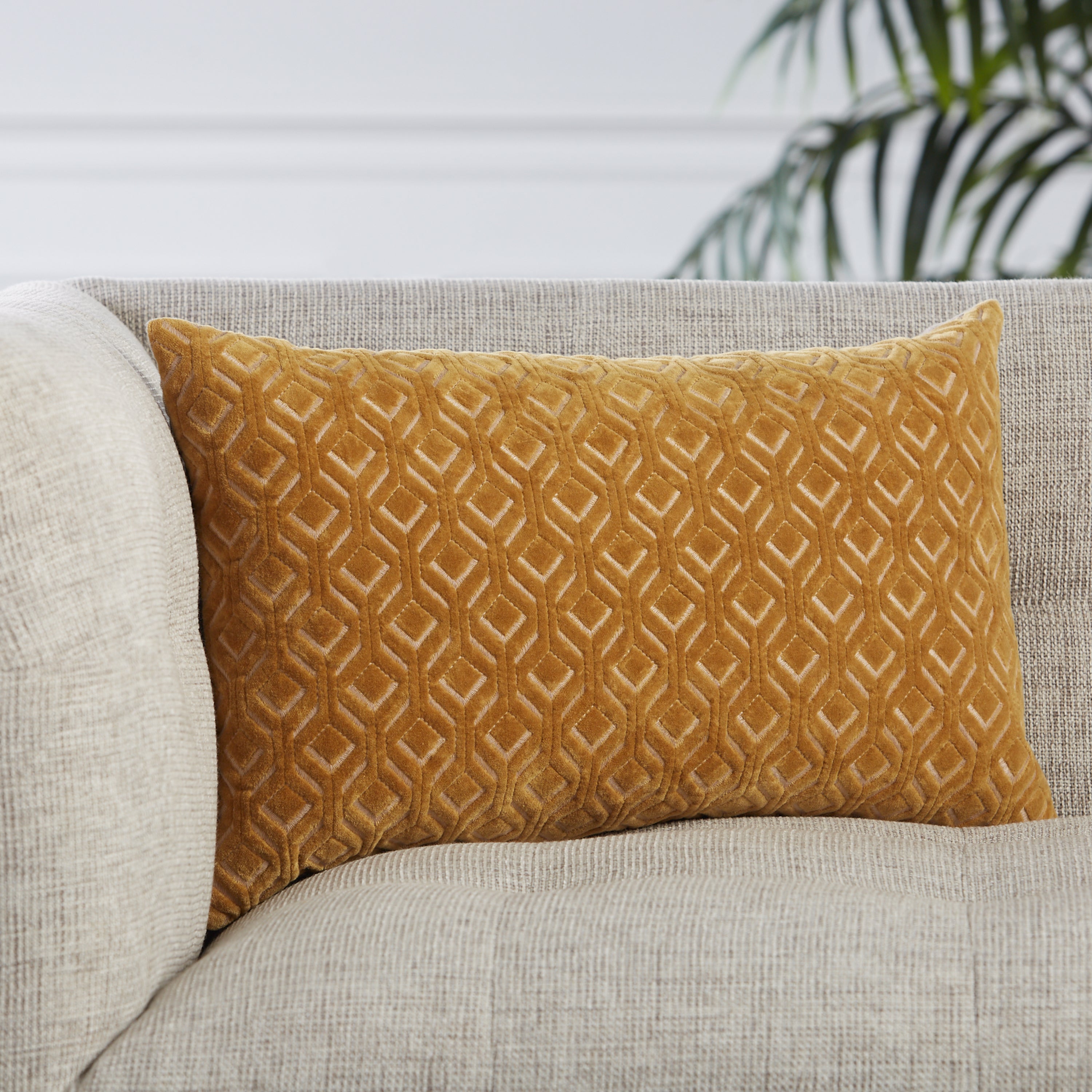 Jaipur Living Colinet Pillow - Gold/Silver (NOU12)