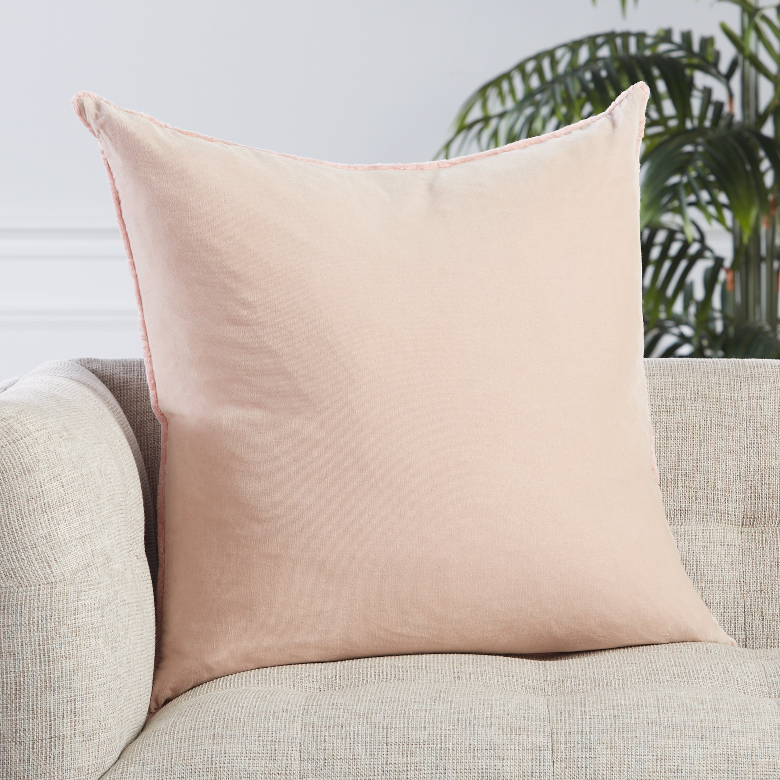 Jaipur Living Sunbury Pillow - Blush (NOU21)