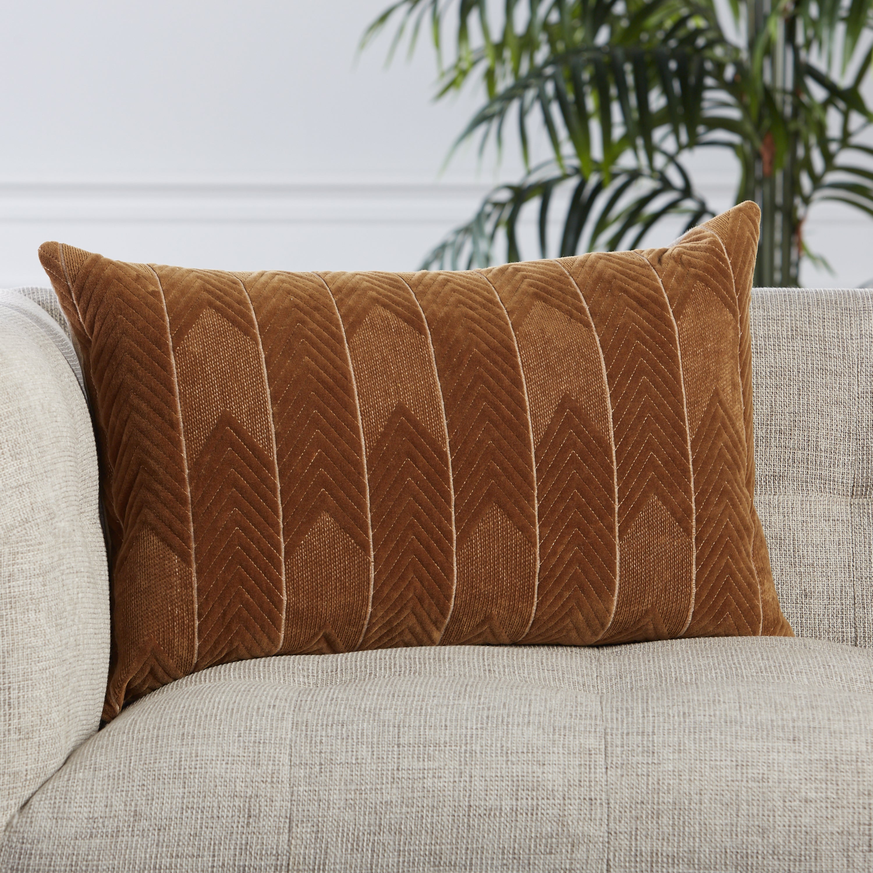 Jaipur Living Bourdelle Pillow - Brown/White (NOU25)
