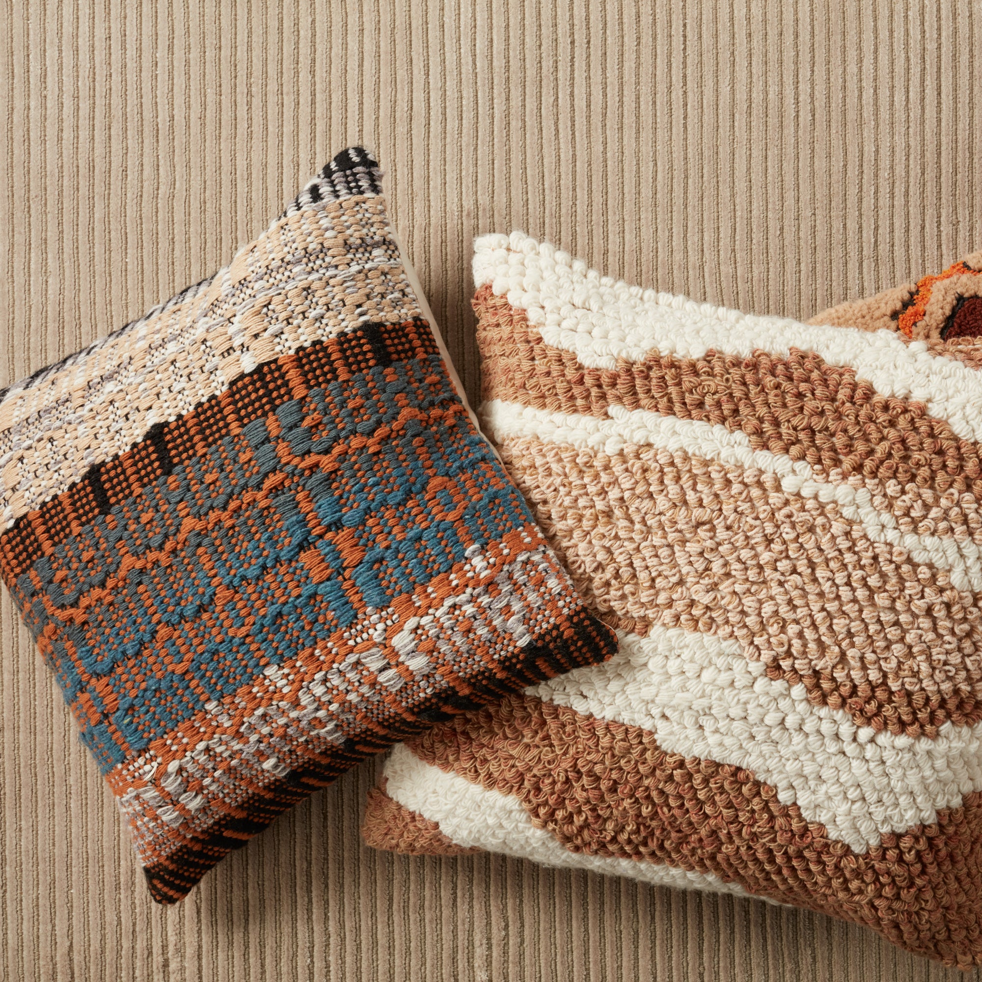 Jaipur Living Zyan Pillow - Orange/Blue (NZK03)