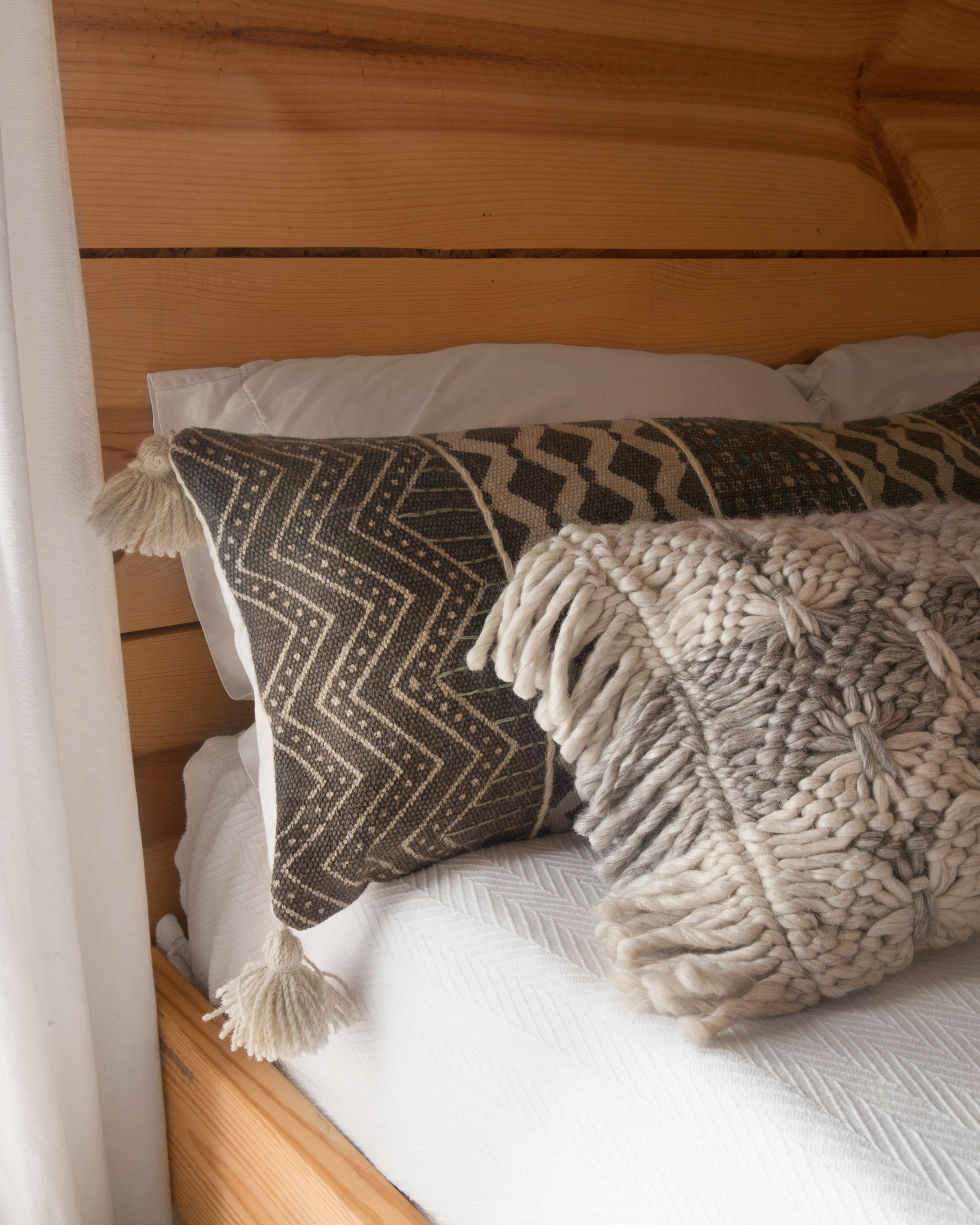 Loloi Pillow - Grey / Multi (P0607)