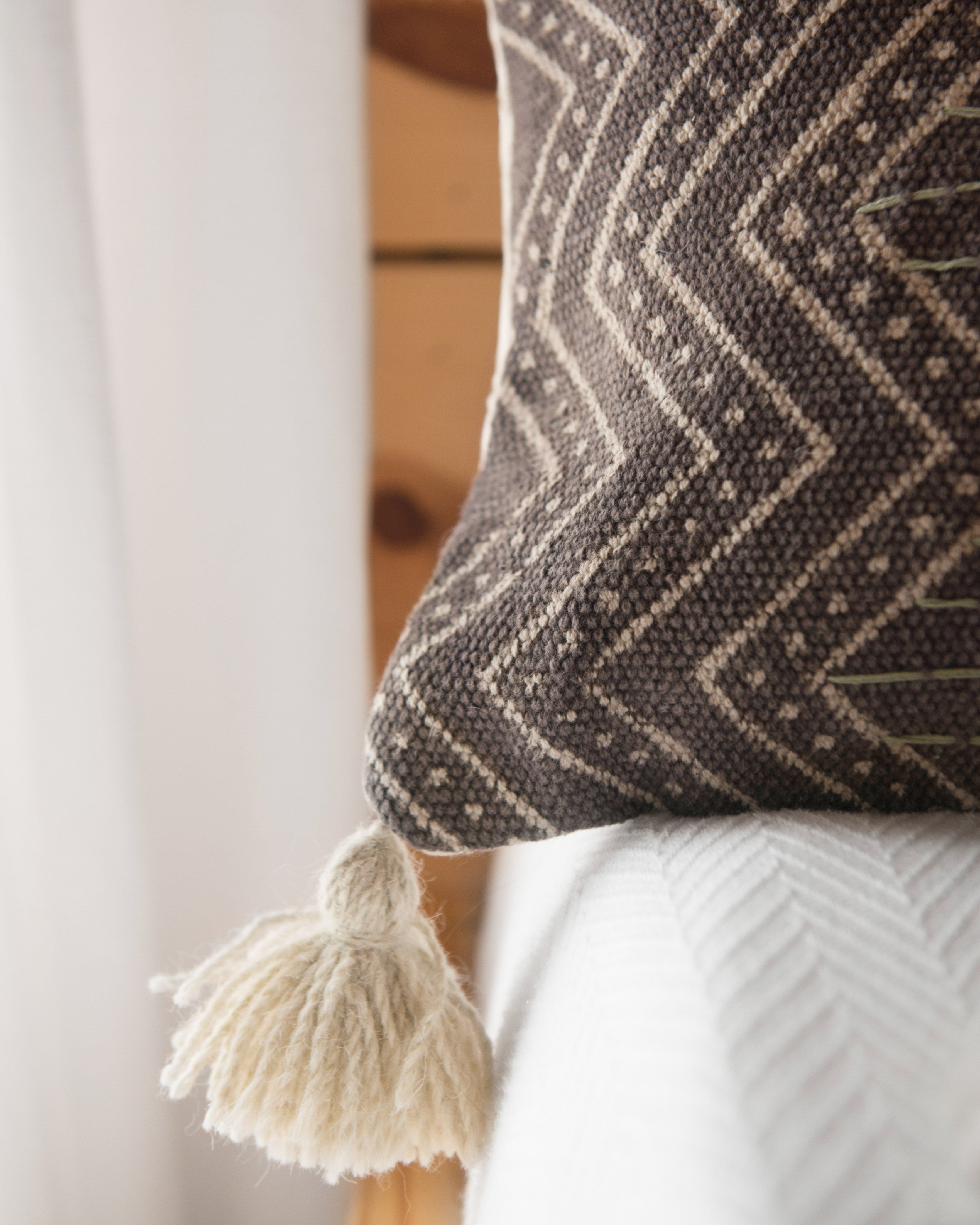 Loloi Pillow - Grey / Multi (P0607)