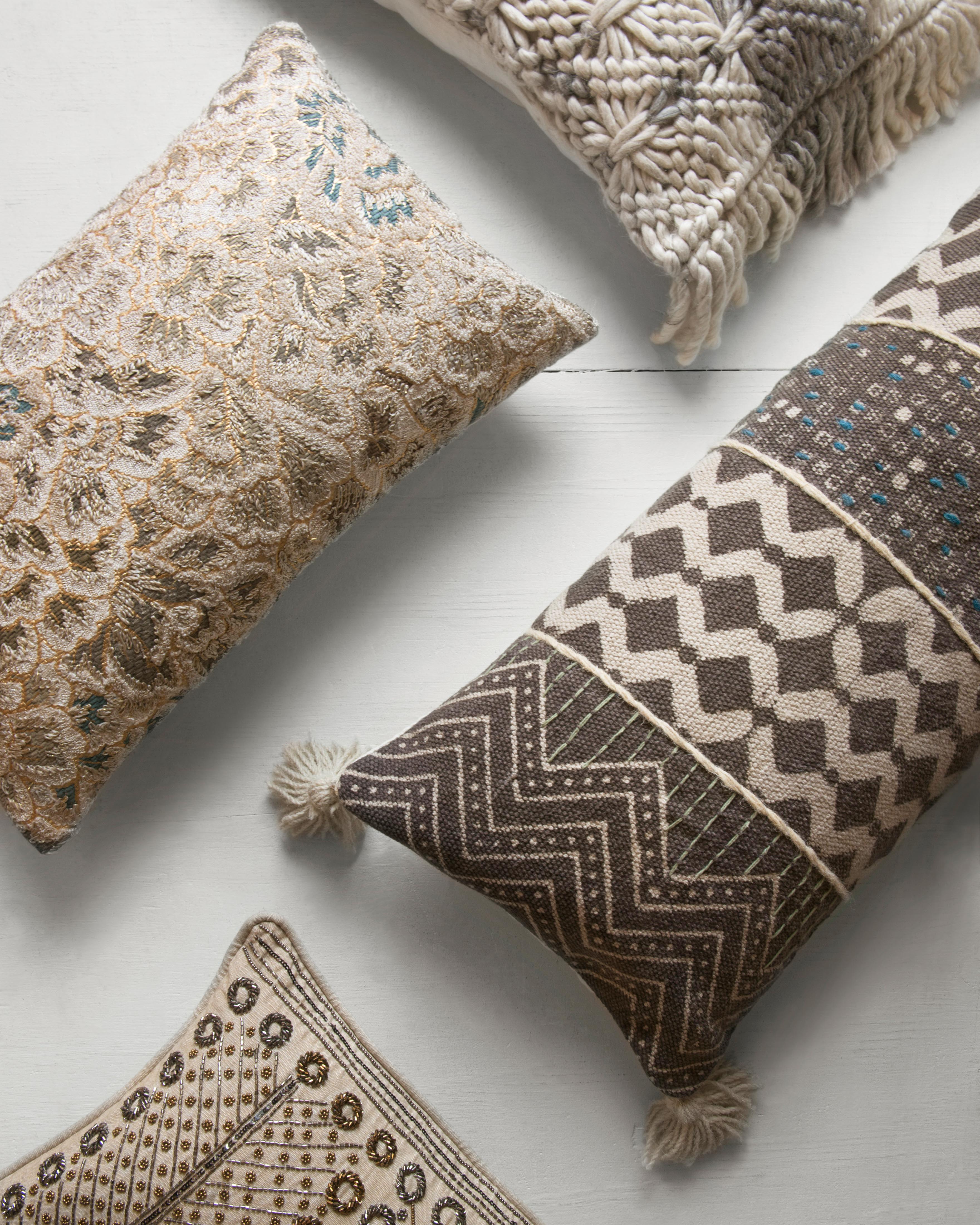 Loloi Pillow - Grey / Multi (P0607)